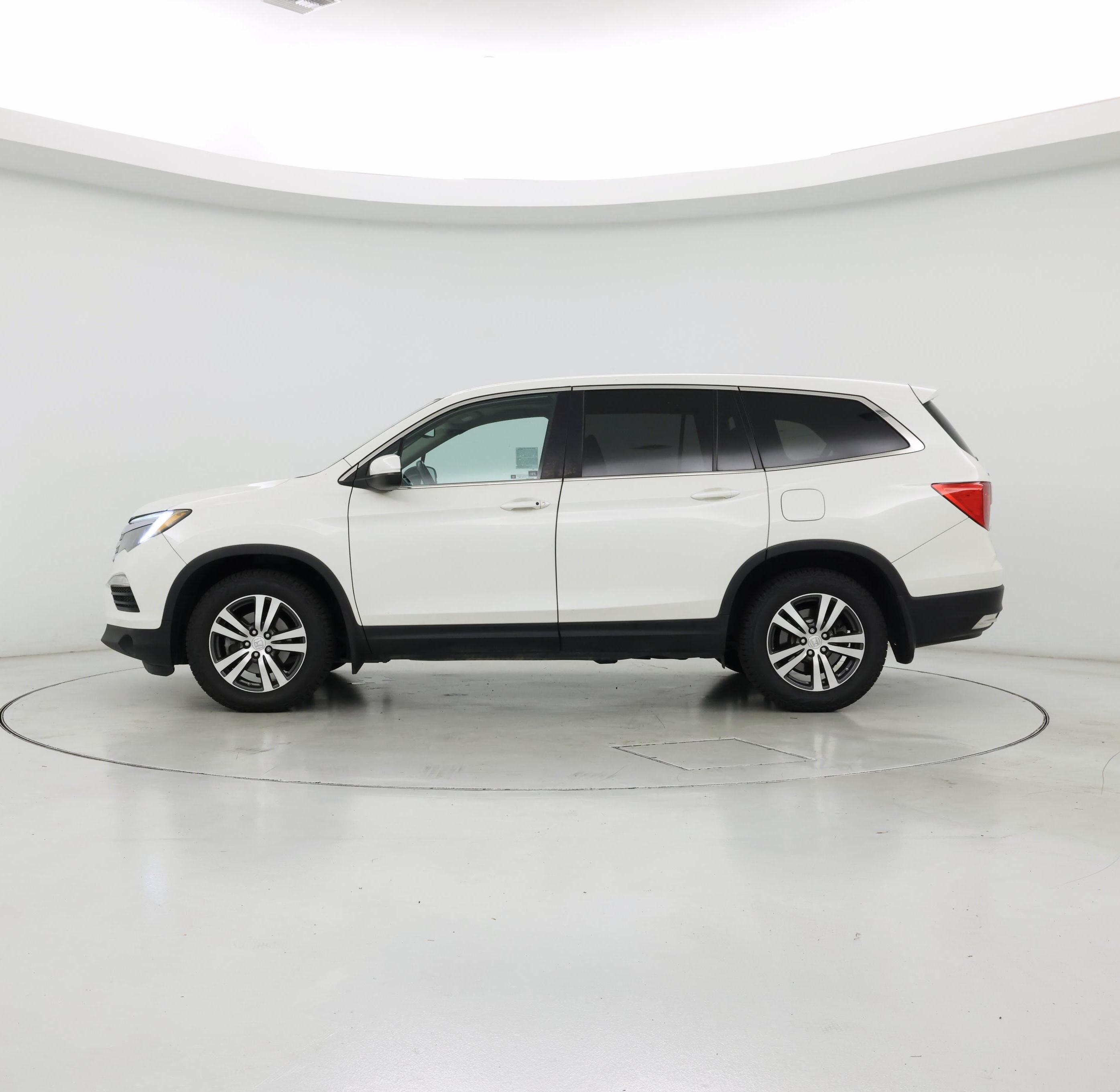 Thumbnail: 2017 Honda Pilot - 3