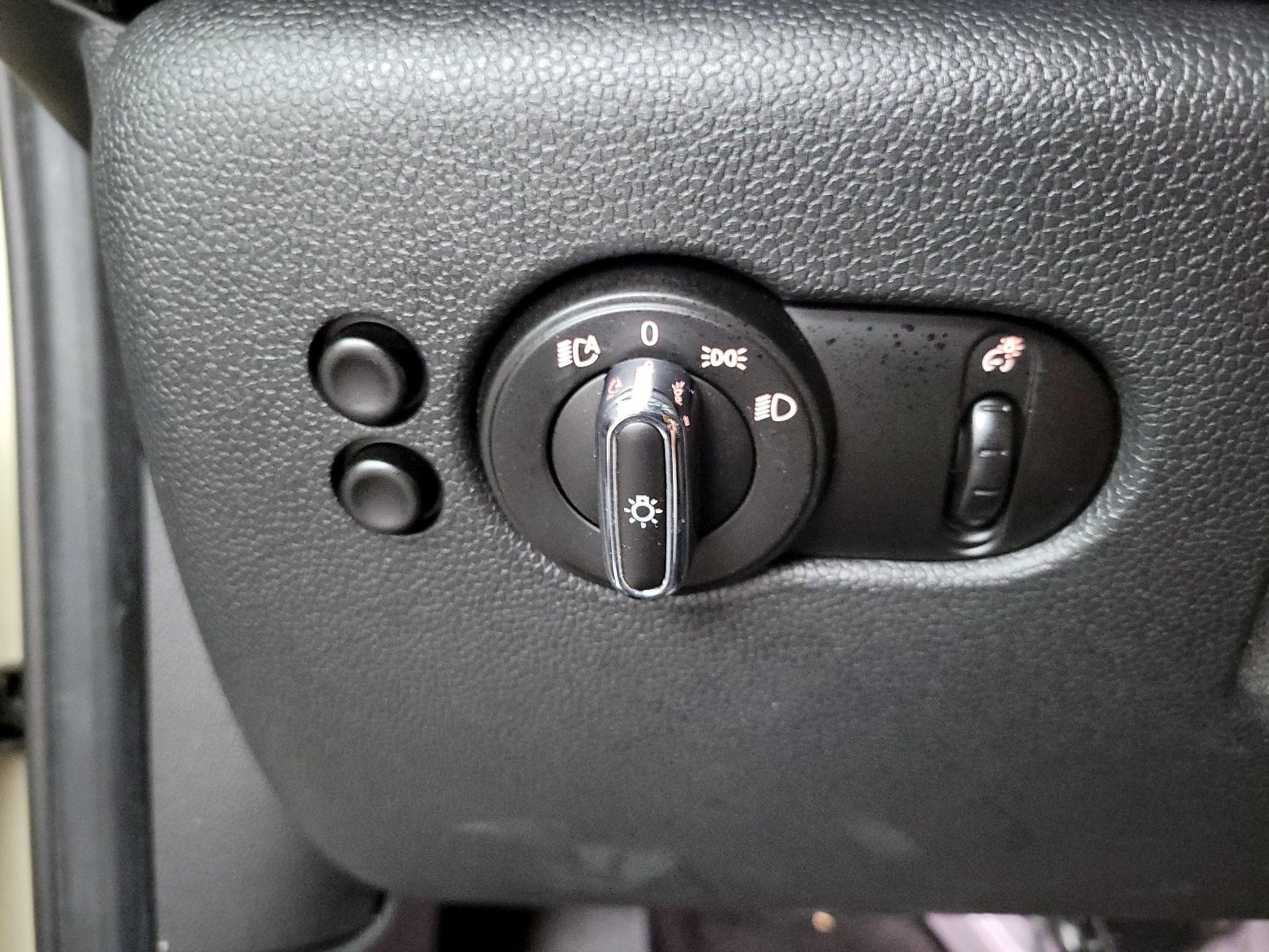 Thumbnail: 2017 MINI Cooper Hardtop - 13