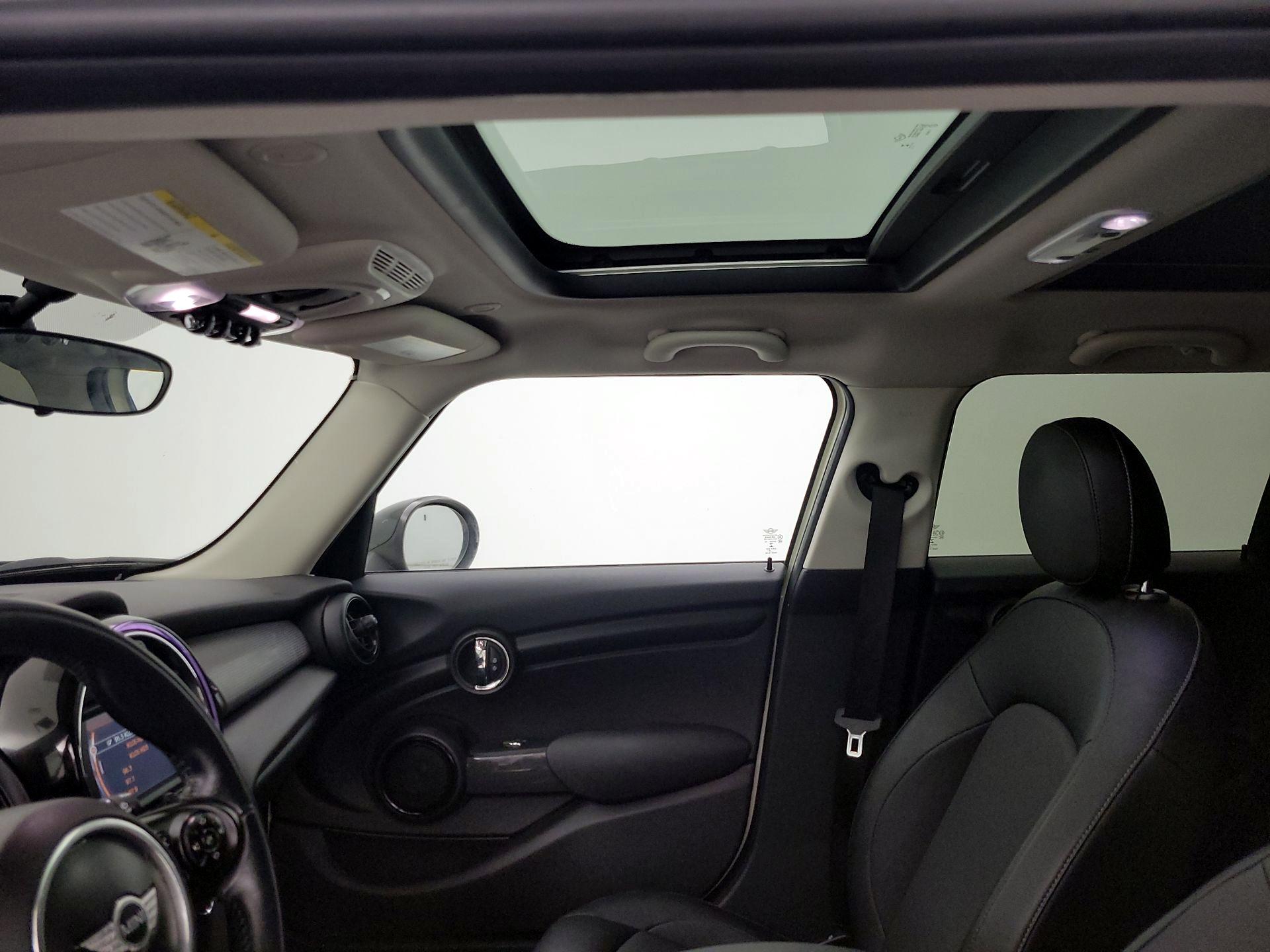 Thumbnail: 2017 MINI Cooper Hardtop - 19