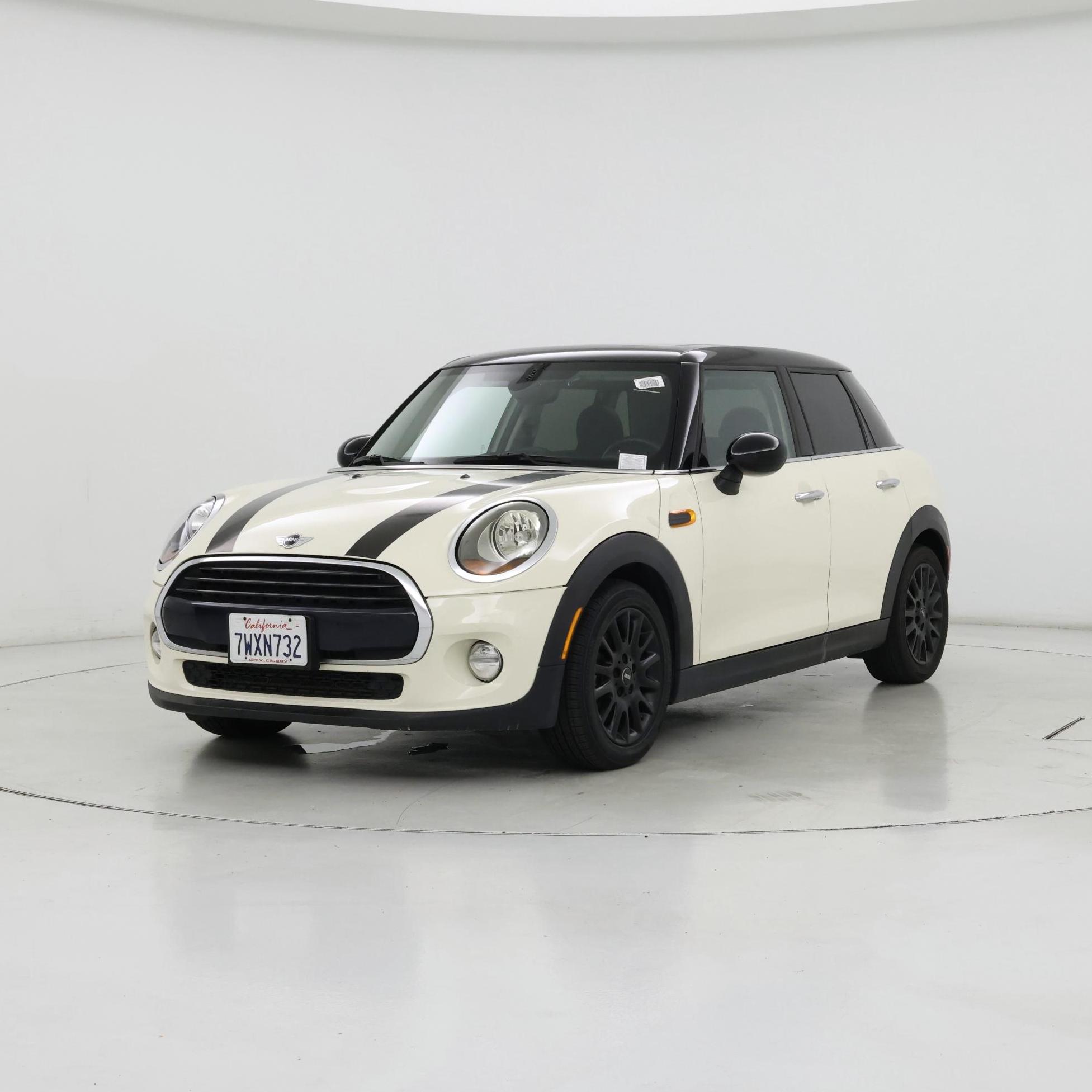 Thumbnail: 2017 MINI Cooper Hardtop - 4