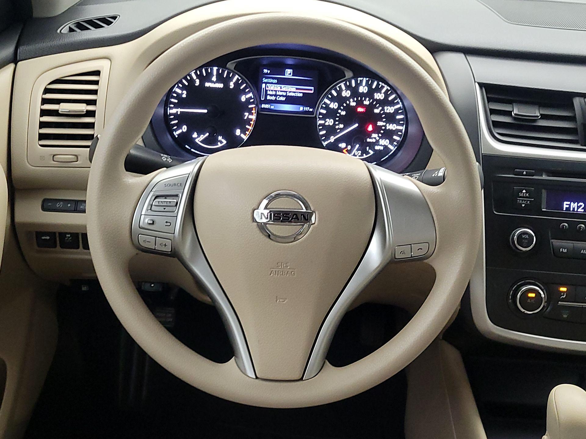 Thumbnail: 2017 Nissan Altima - 10
