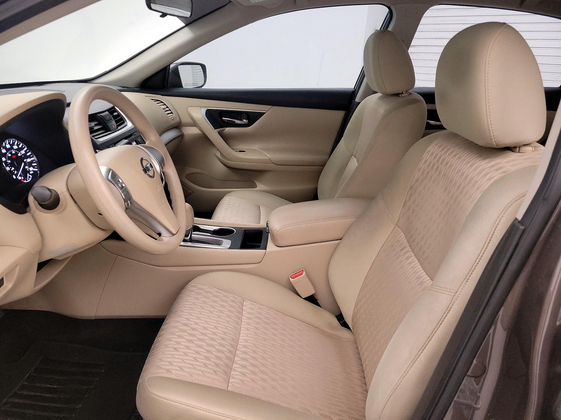 Thumbnail: 2017 Nissan Altima - 11
