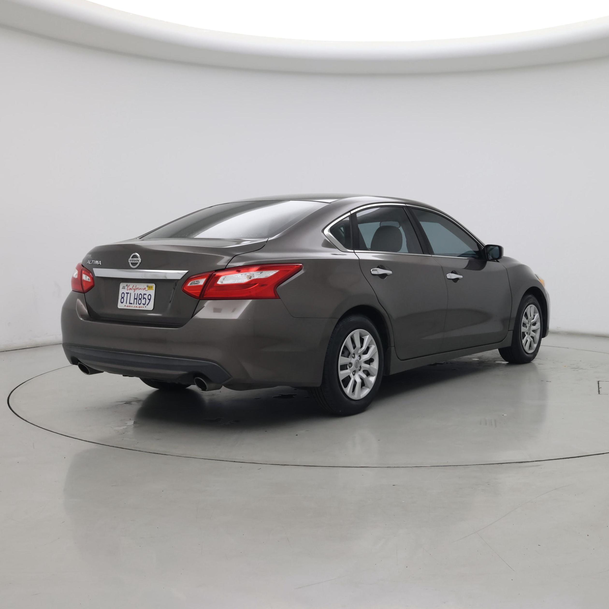 Thumbnail: 2017 Nissan Altima - 8