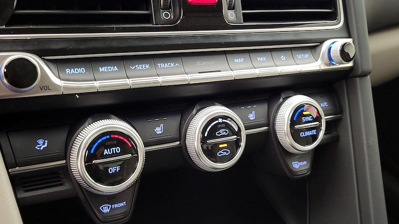 2020 Genesis G70  17