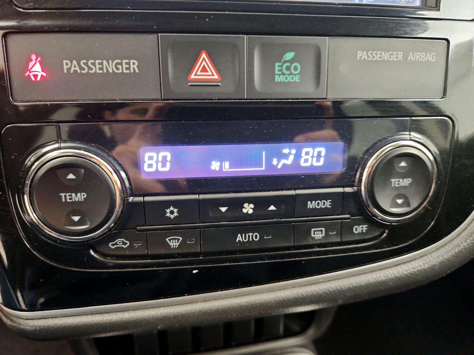 Thumbnail: 2018 Mitsubishi Outlander - 15