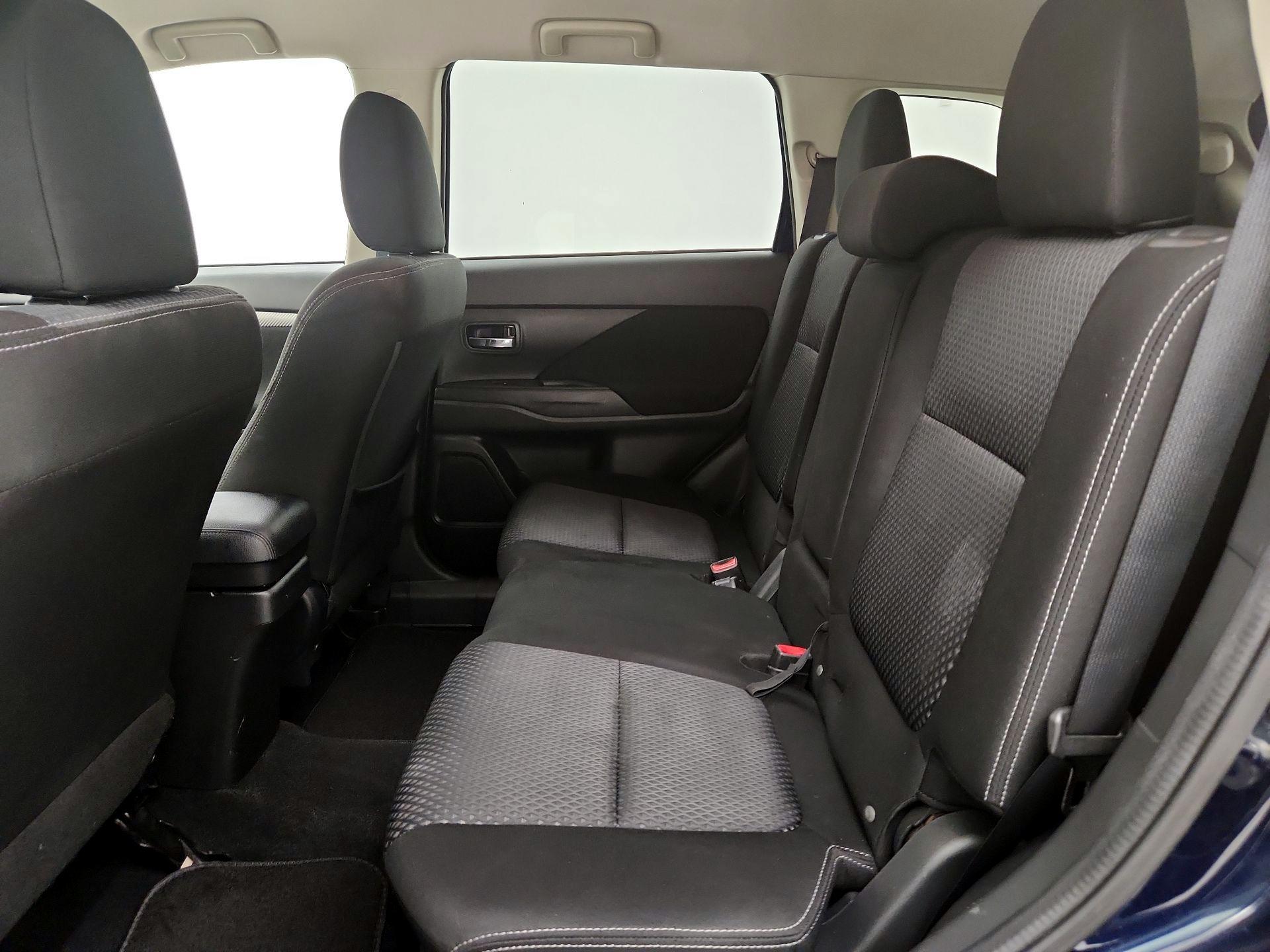 Thumbnail: 2018 Mitsubishi Outlander - 17