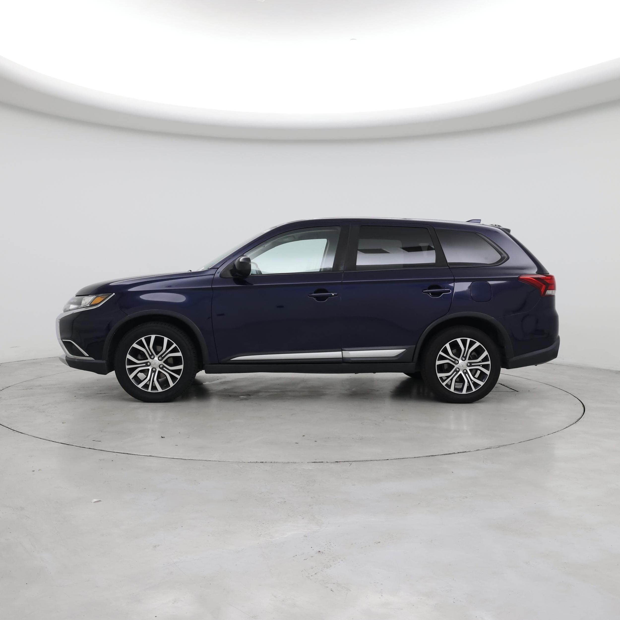 Thumbnail: 2018 Mitsubishi Outlander - 3
