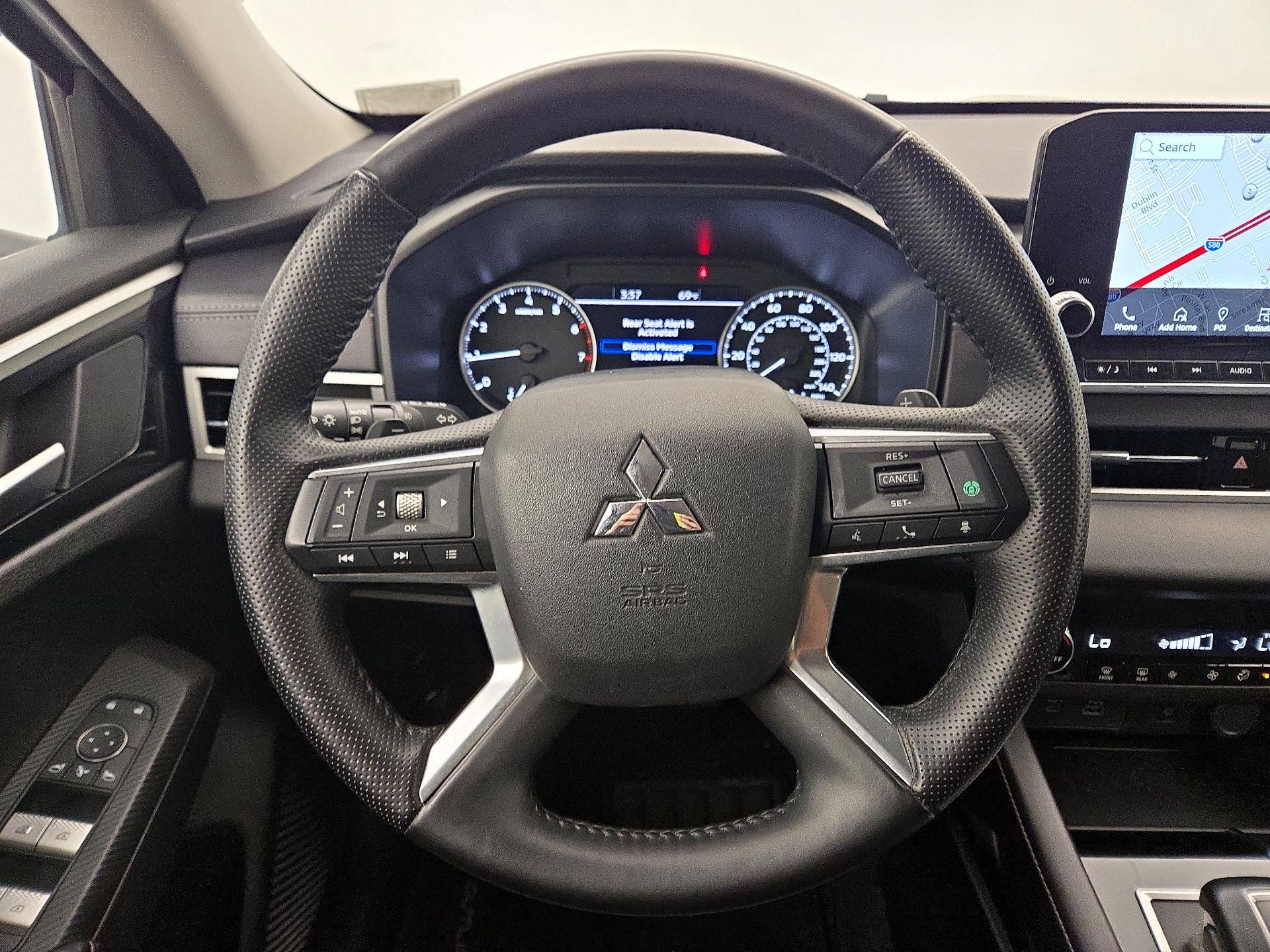 Thumbnail: 2024 Mitsubishi Outlander - 10