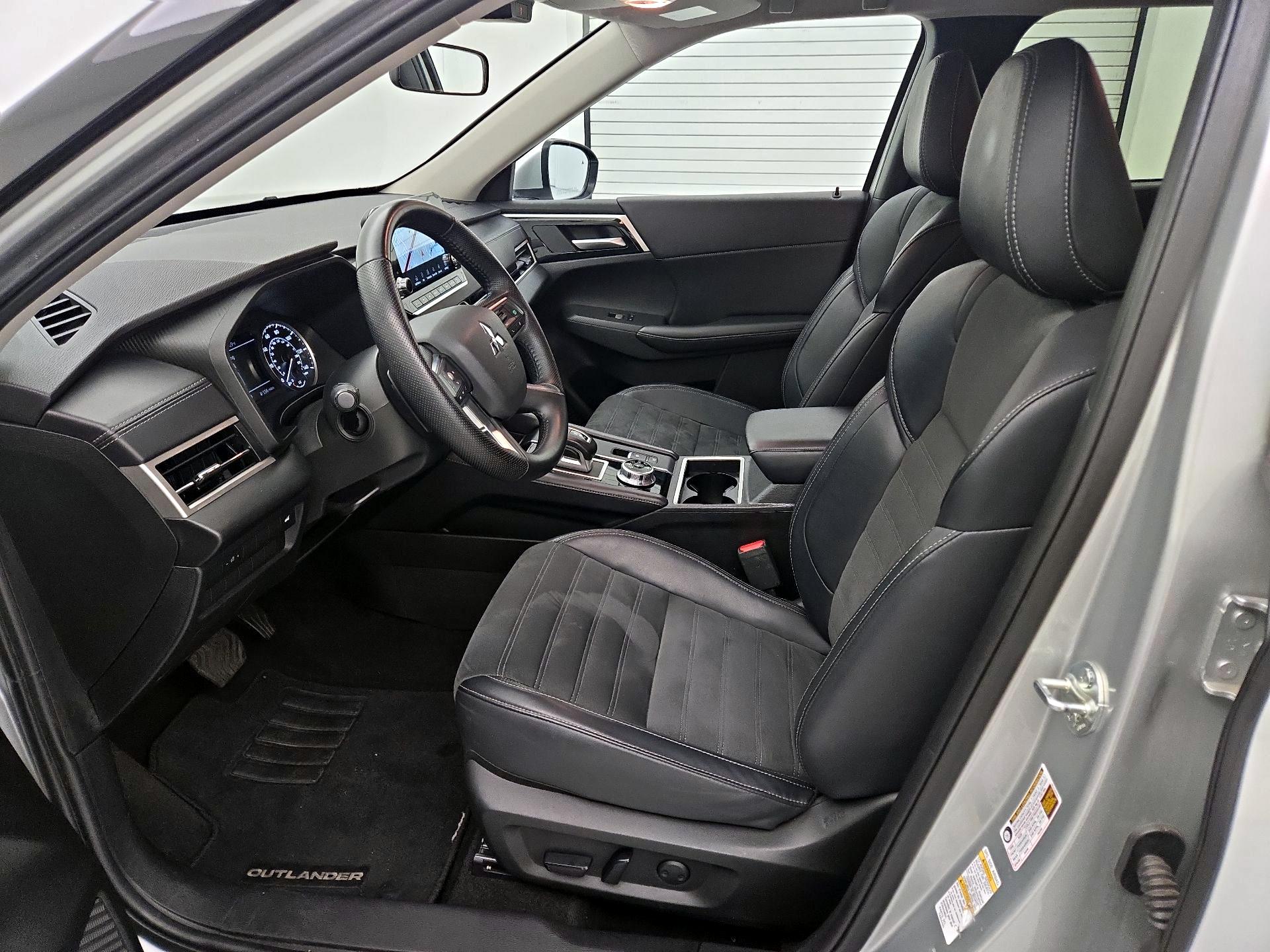 Thumbnail: 2024 Mitsubishi Outlander - 11