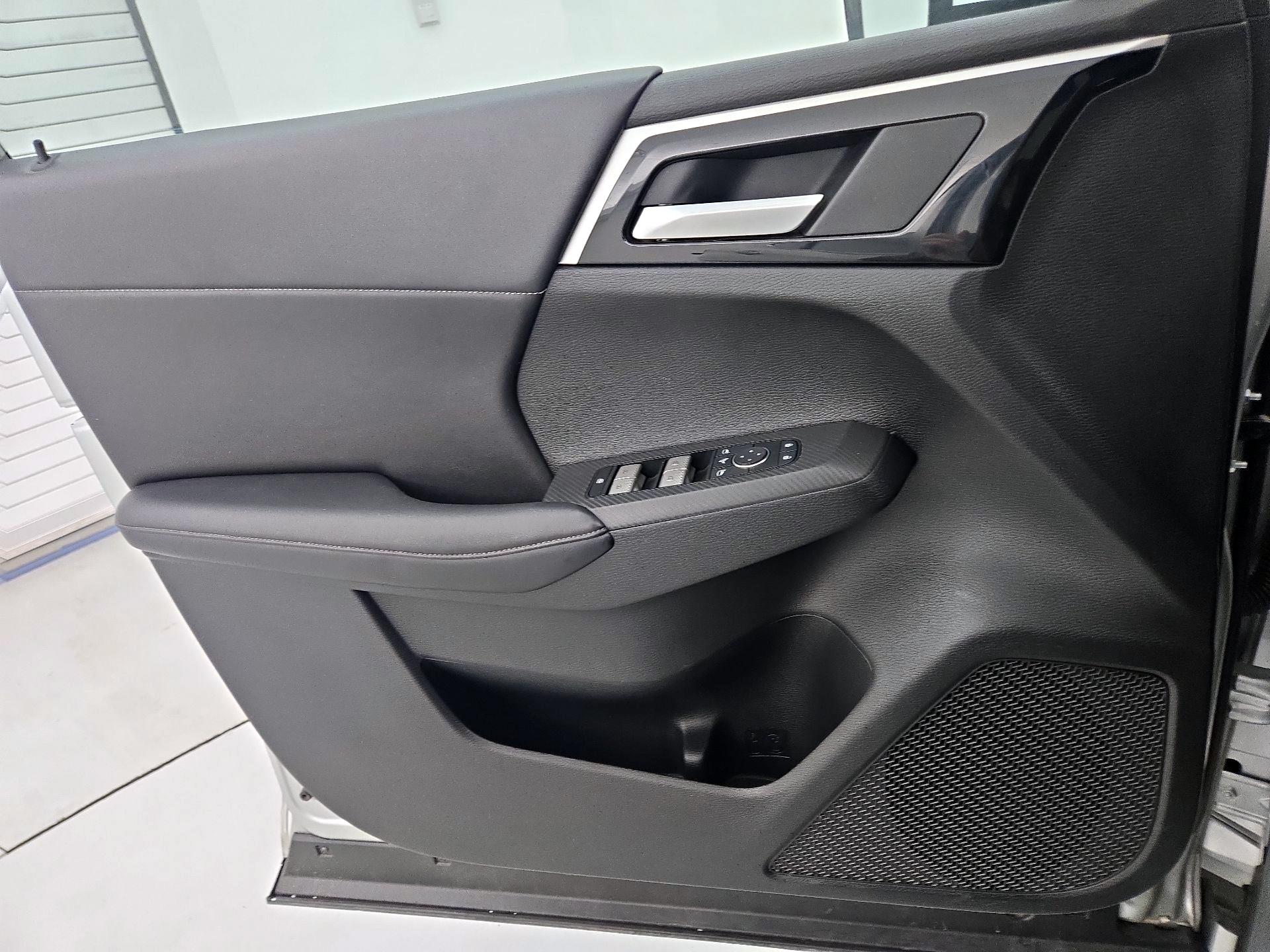 Thumbnail: 2024 Mitsubishi Outlander - 12