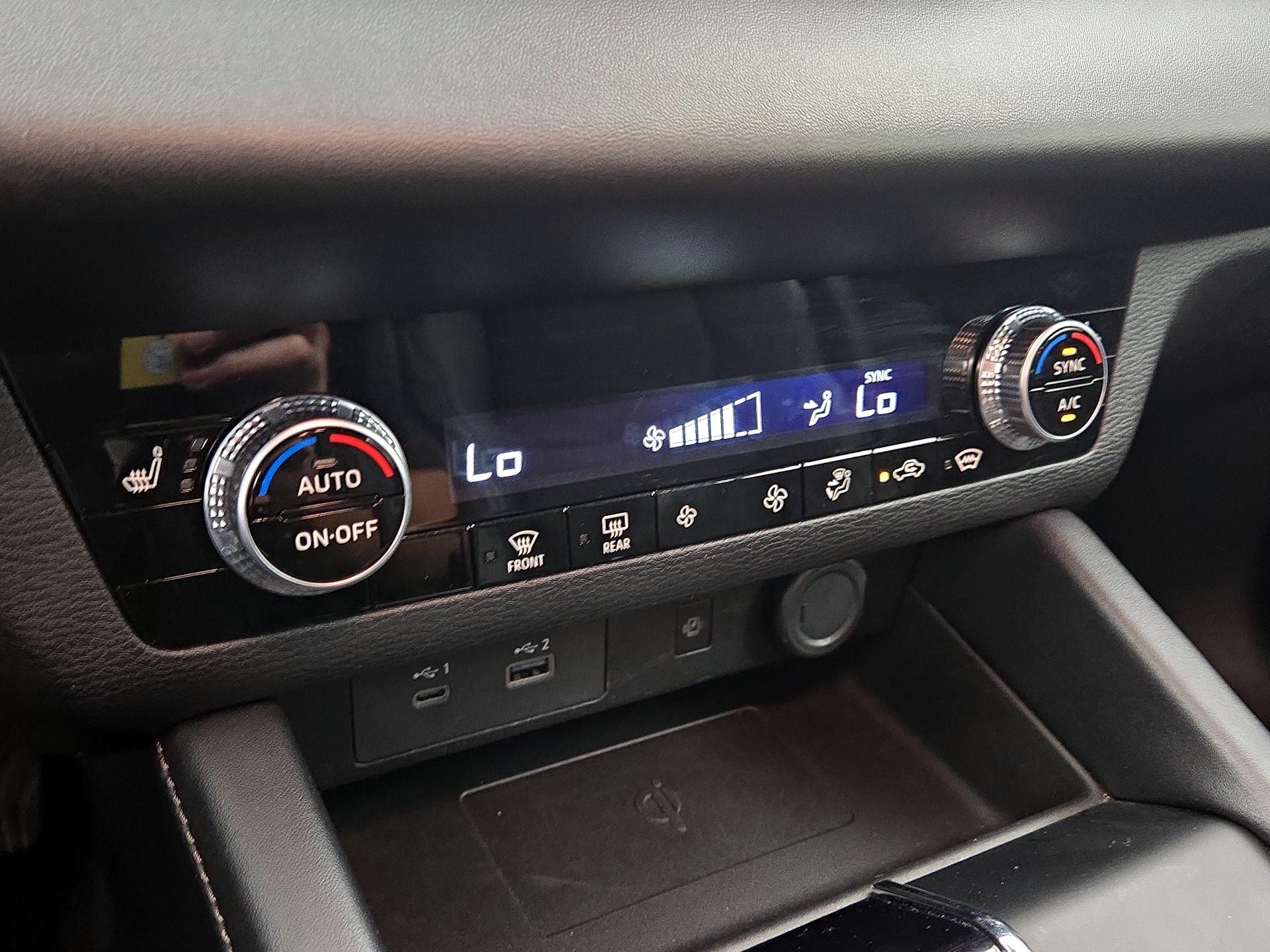 Thumbnail: 2024 Mitsubishi Outlander - 17