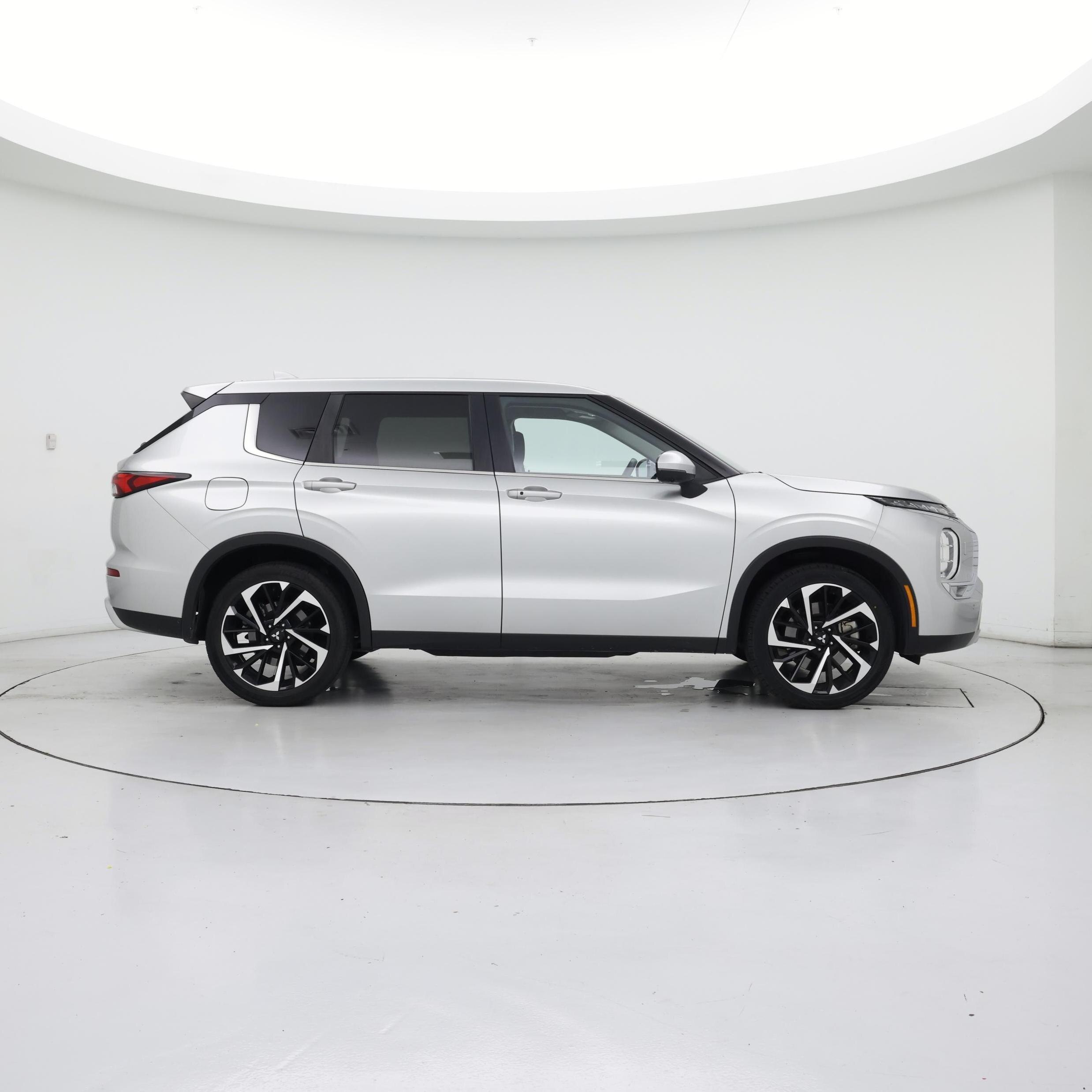 Thumbnail: 2024 Mitsubishi Outlander - 7