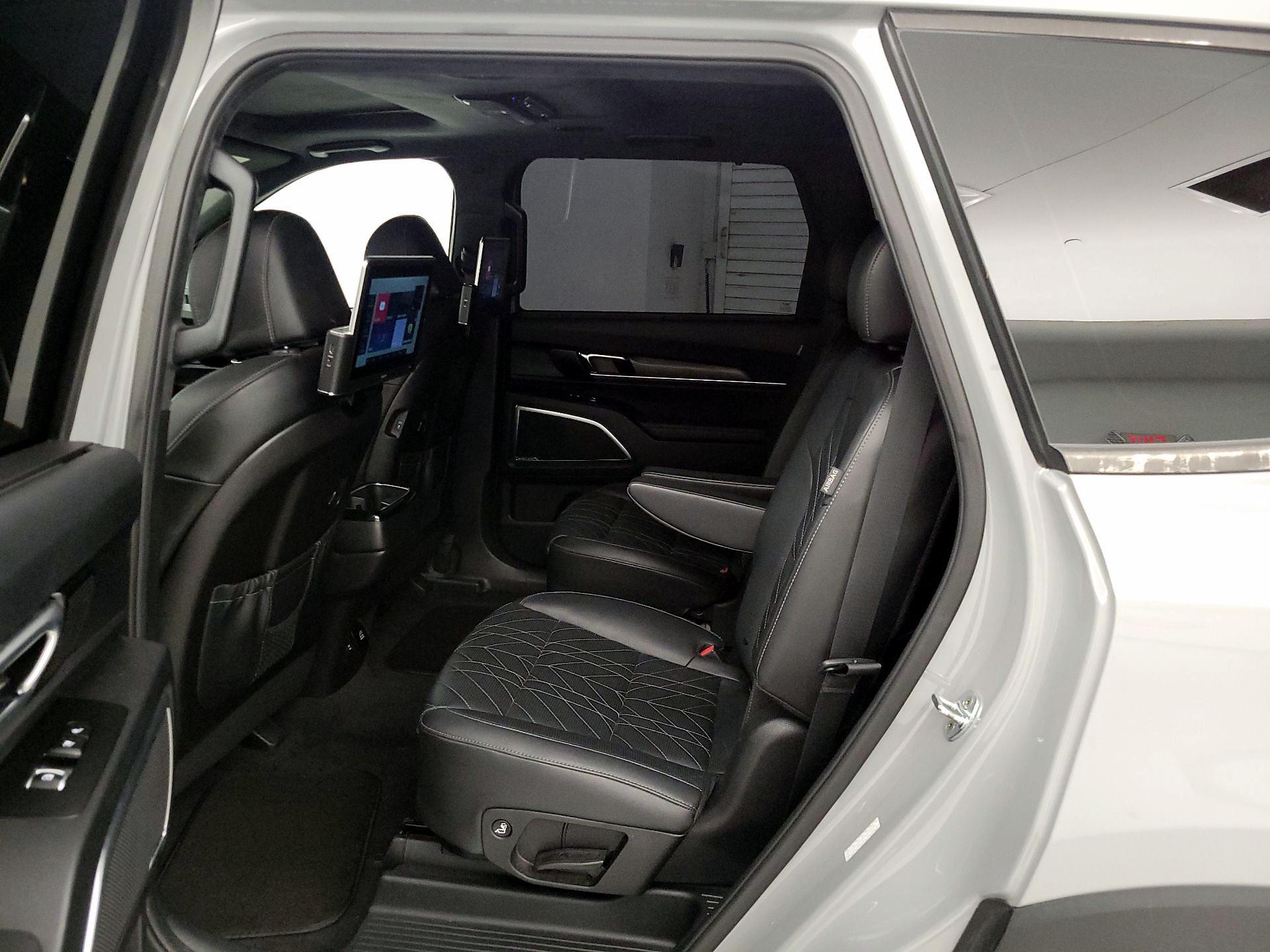Thumbnail: 2023 Kia Telluride - 17