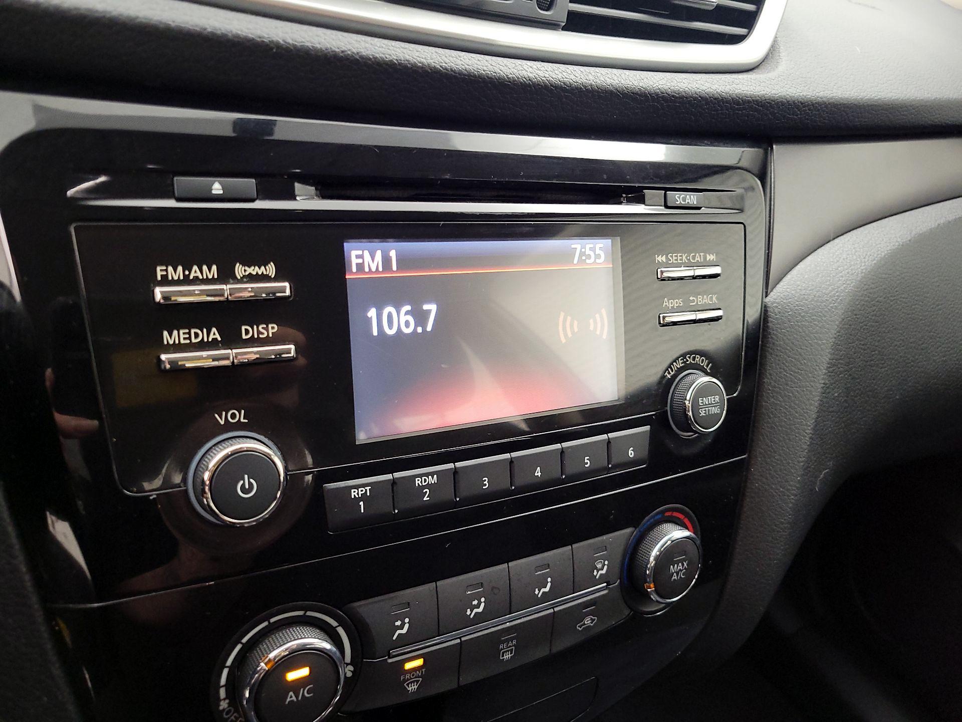 Thumbnail: 2015 Nissan Rogue - 15