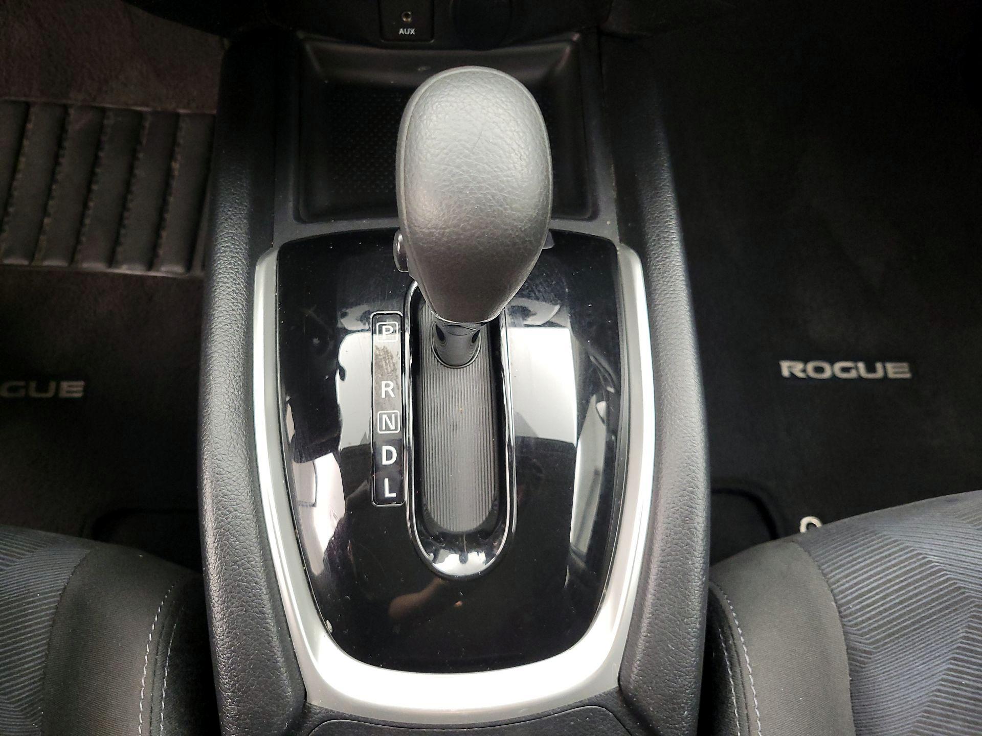 Thumbnail: 2015 Nissan Rogue - 17