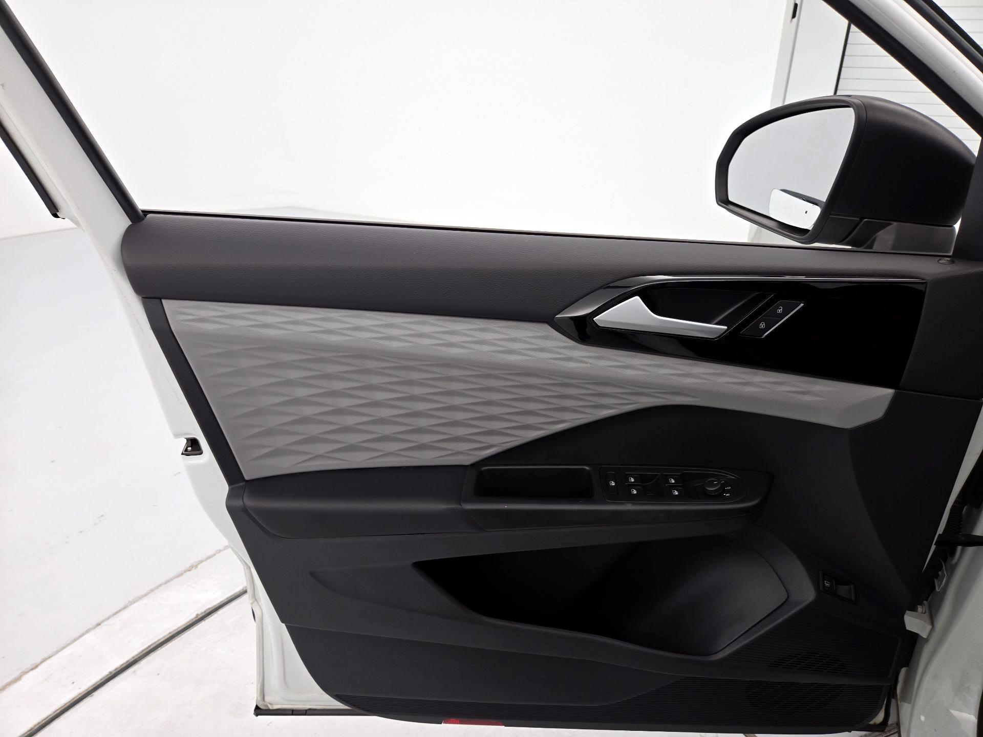 Thumbnail: 2023 Volkswagen Taos - 12