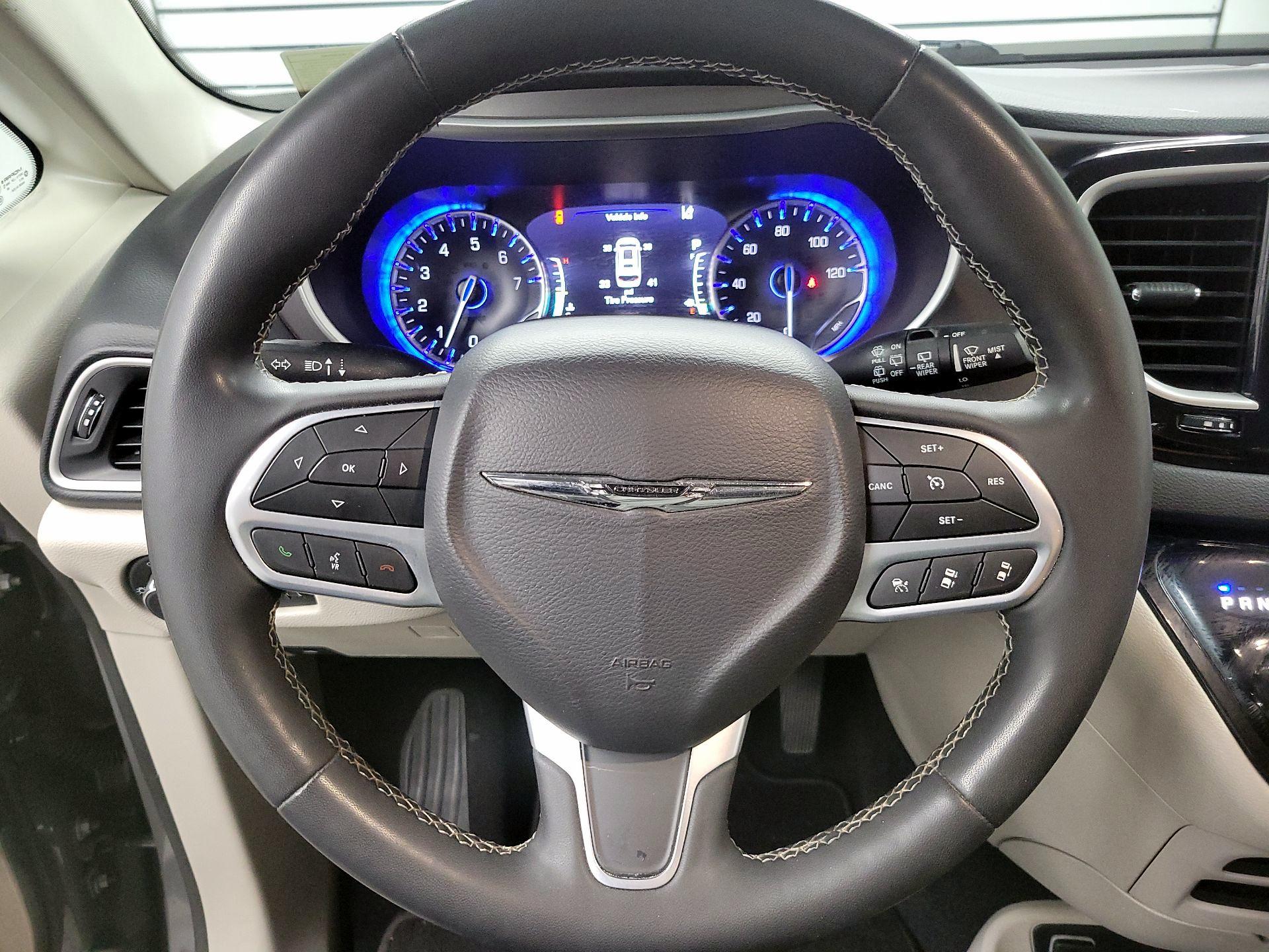 Thumbnail: 2023 Chrysler Pacifica - 10