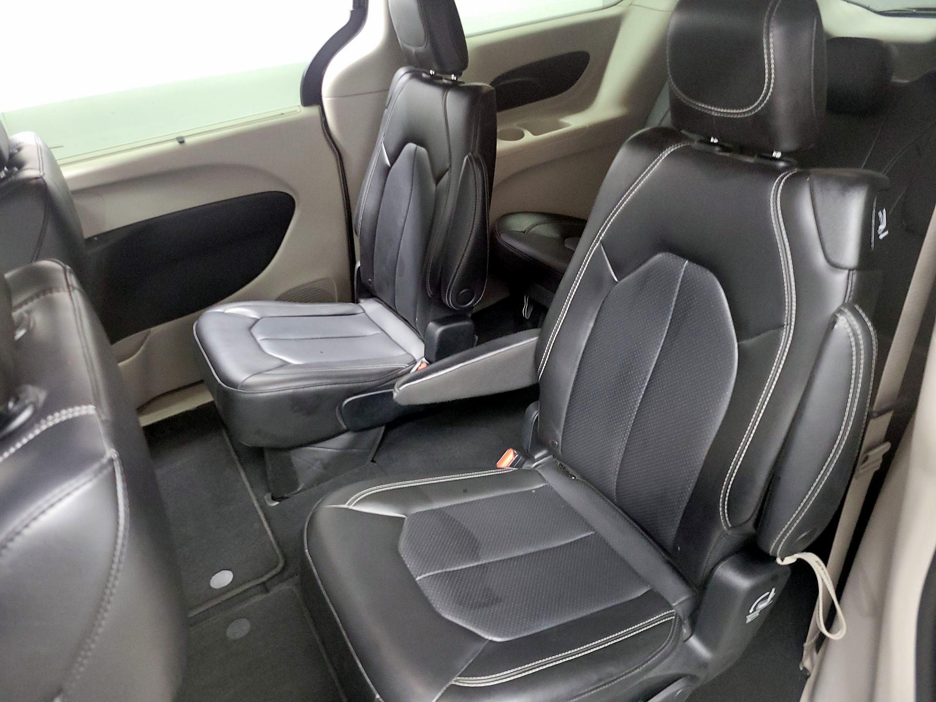 Thumbnail: 2023 Chrysler Pacifica - 19