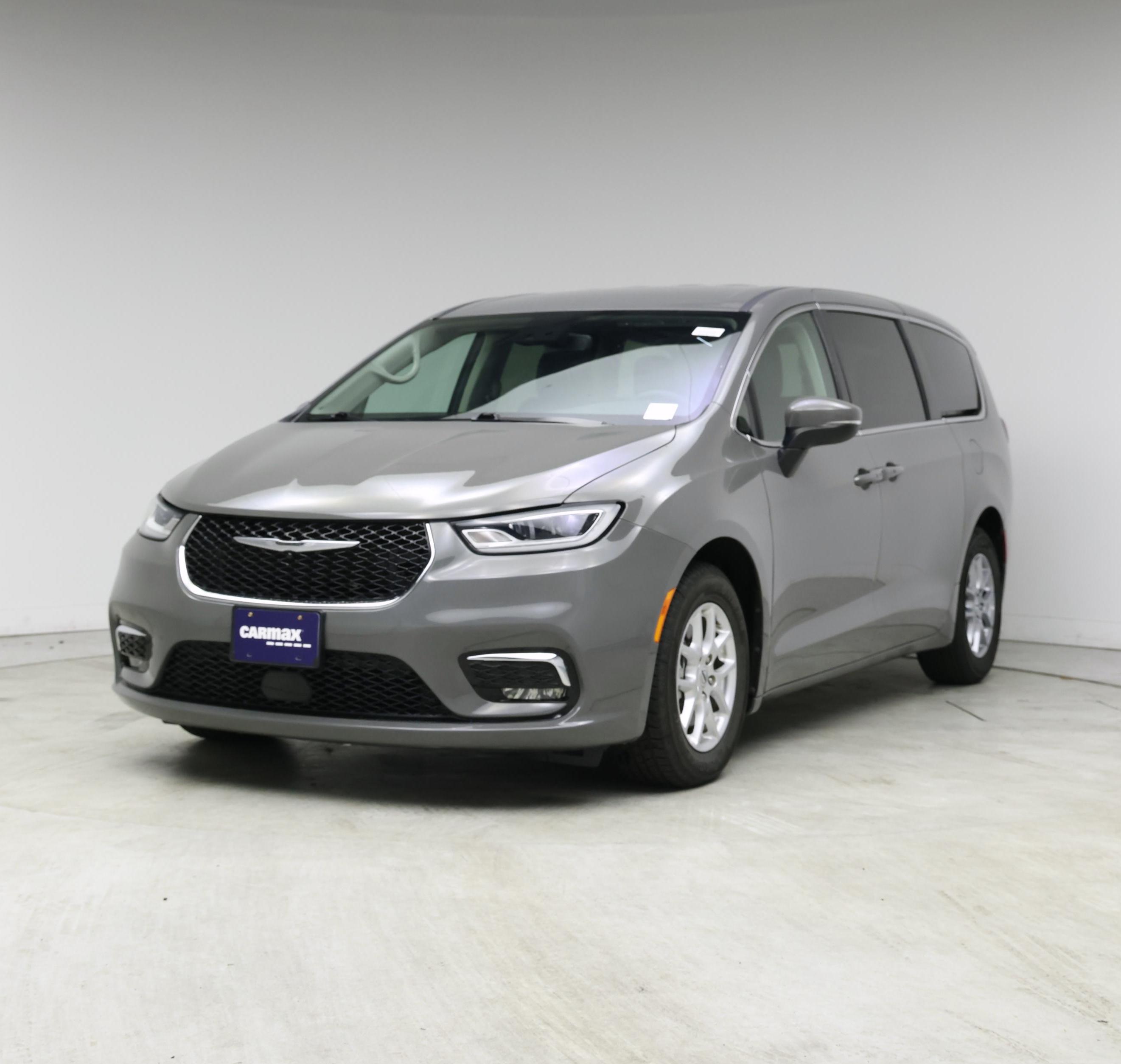 Thumbnail: 2023 Chrysler Pacifica - 4