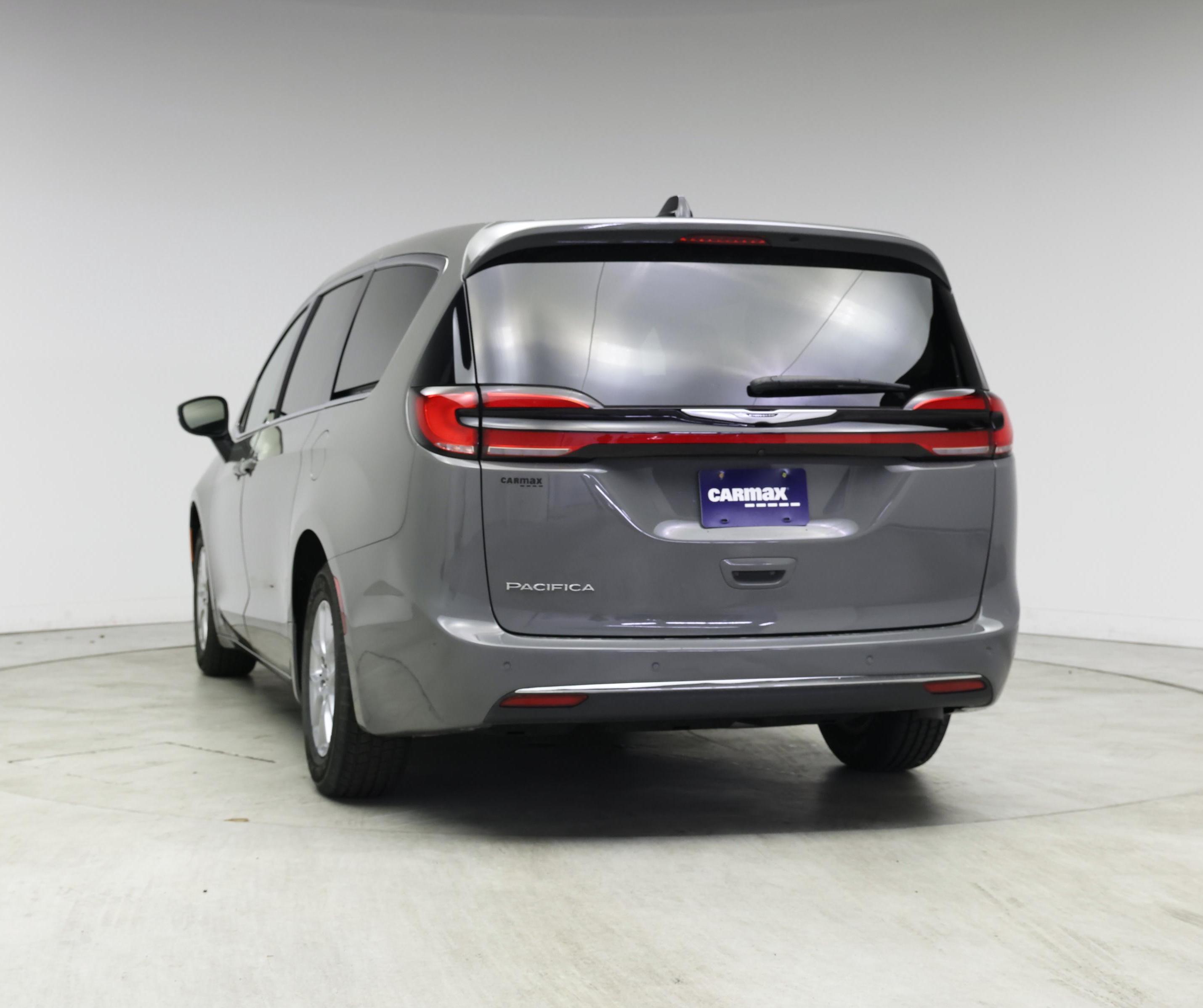 Thumbnail: 2023 Chrysler Pacifica - 6