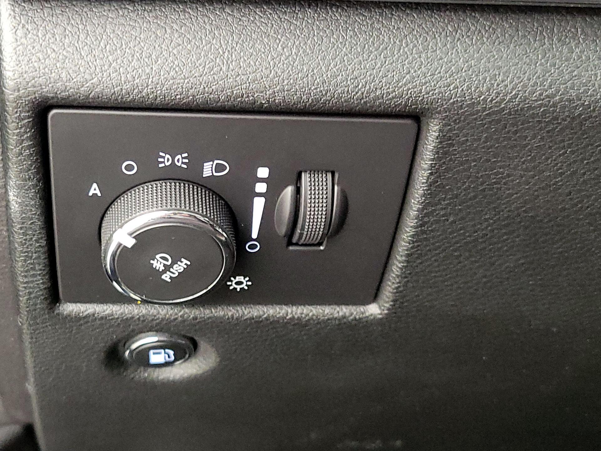 Thumbnail: 2015 Jeep Grand Cherokee - 13