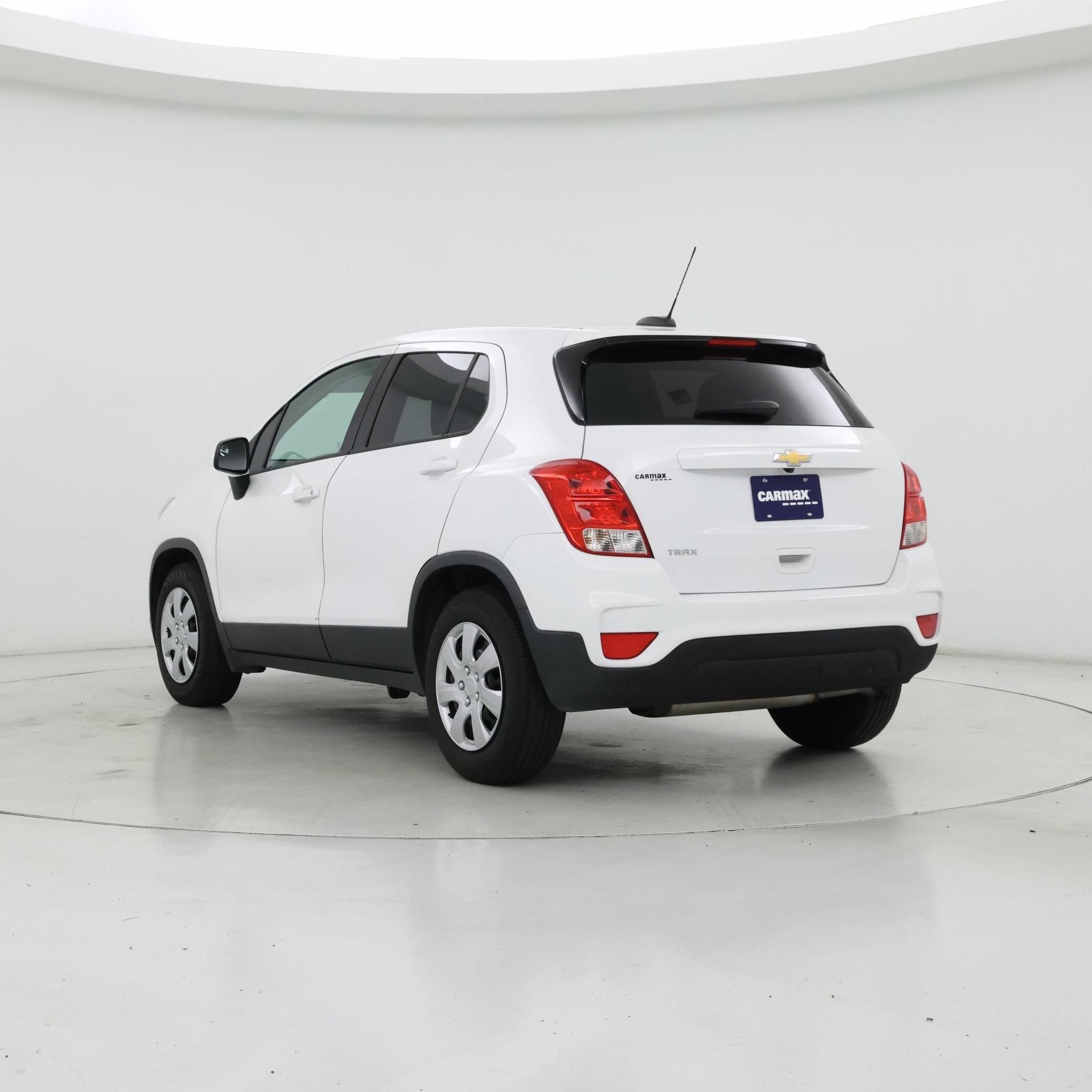 Thumbnail: 2017 Chevrolet Trax - 2