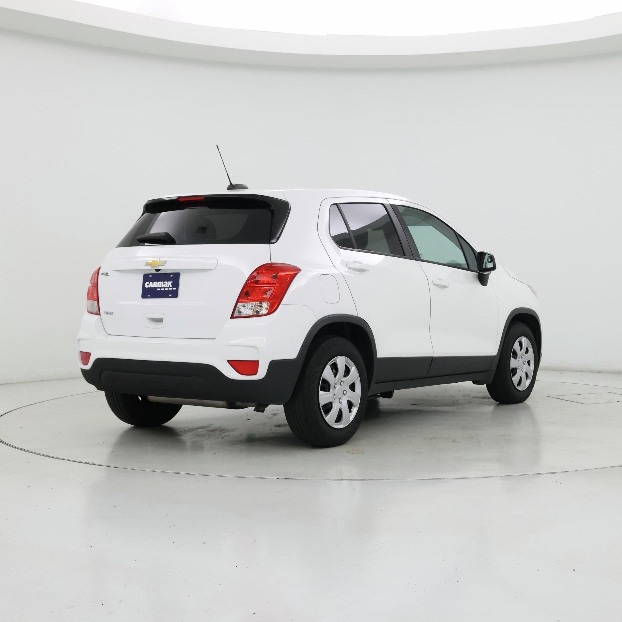 Thumbnail: 2017 Chevrolet Trax - 8
