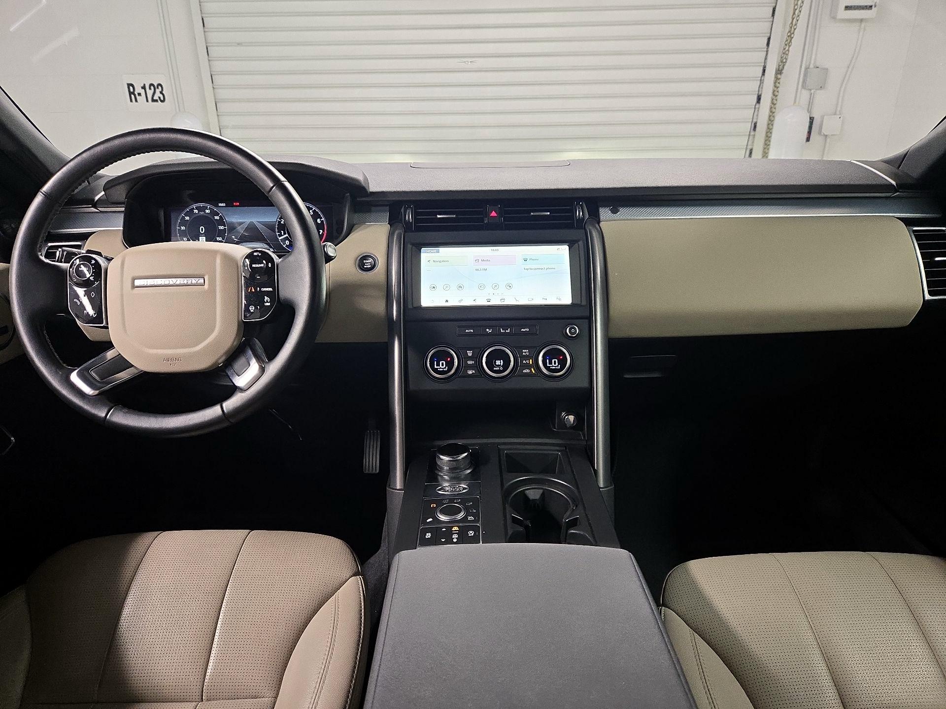 Thumbnail: 2020 Land Rover Discovery - 9