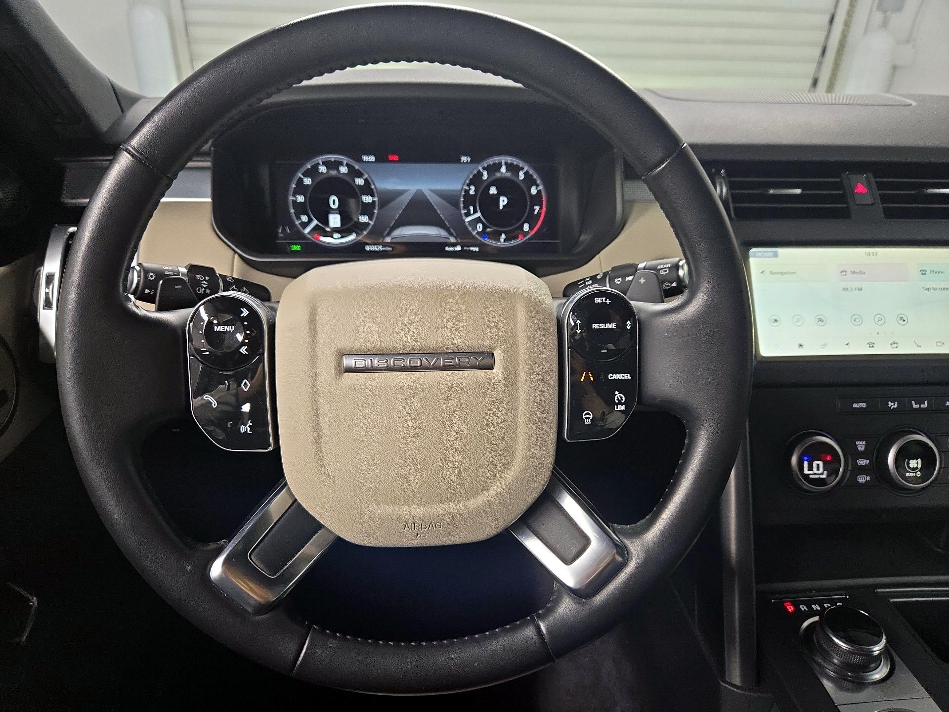Thumbnail: 2020 Land Rover Discovery - 10