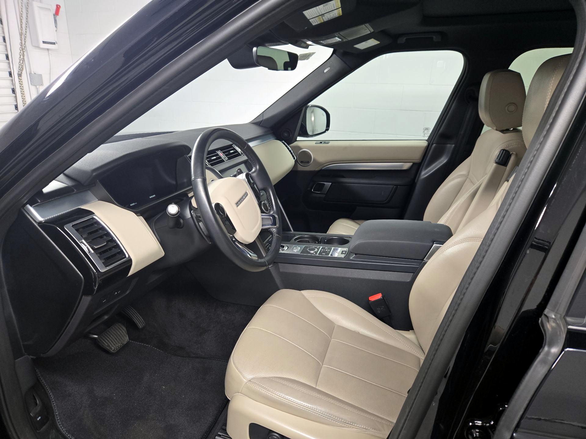 Thumbnail: 2020 Land Rover Discovery - 11