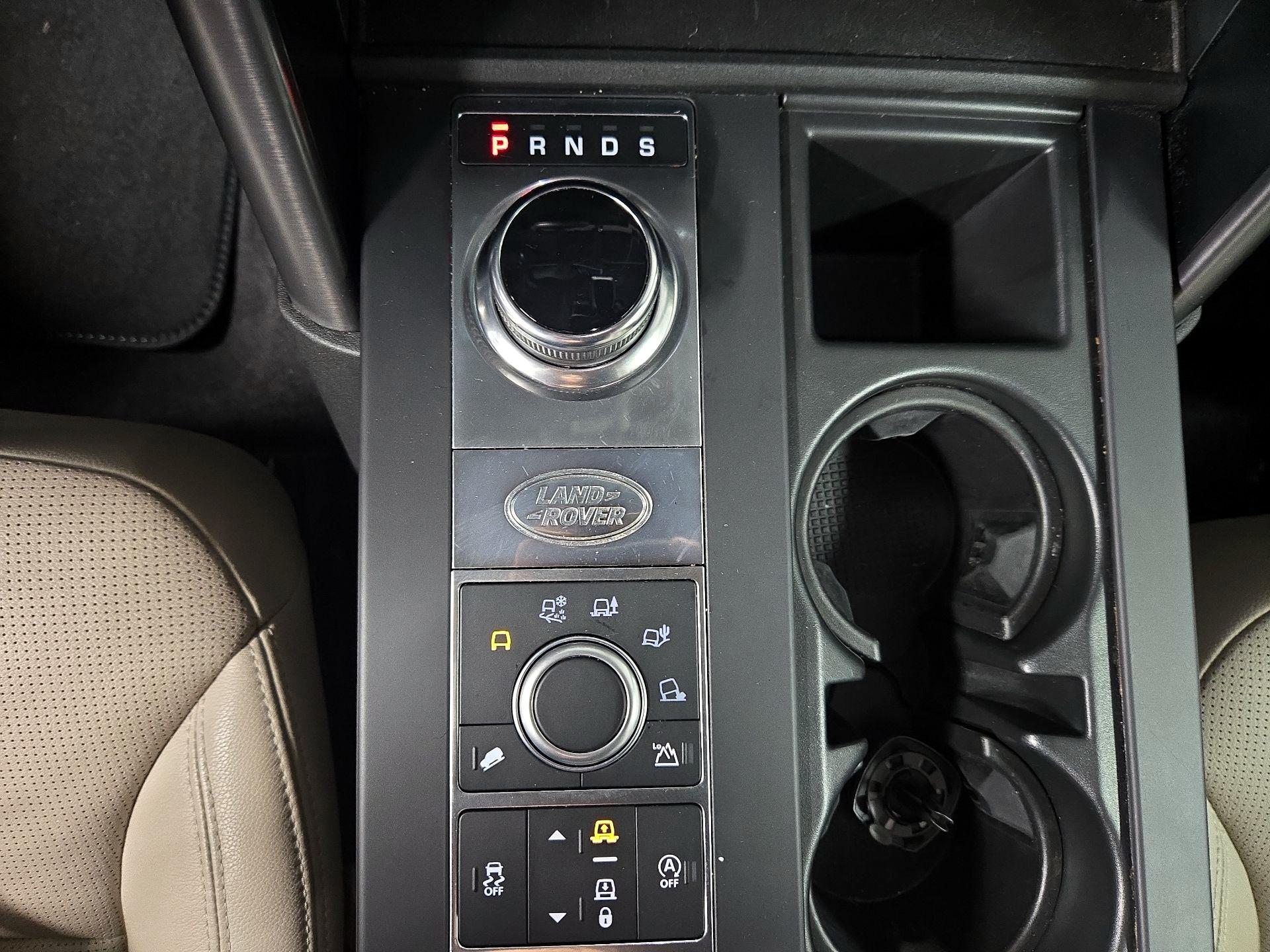 Thumbnail: 2020 Land Rover Discovery - 18
