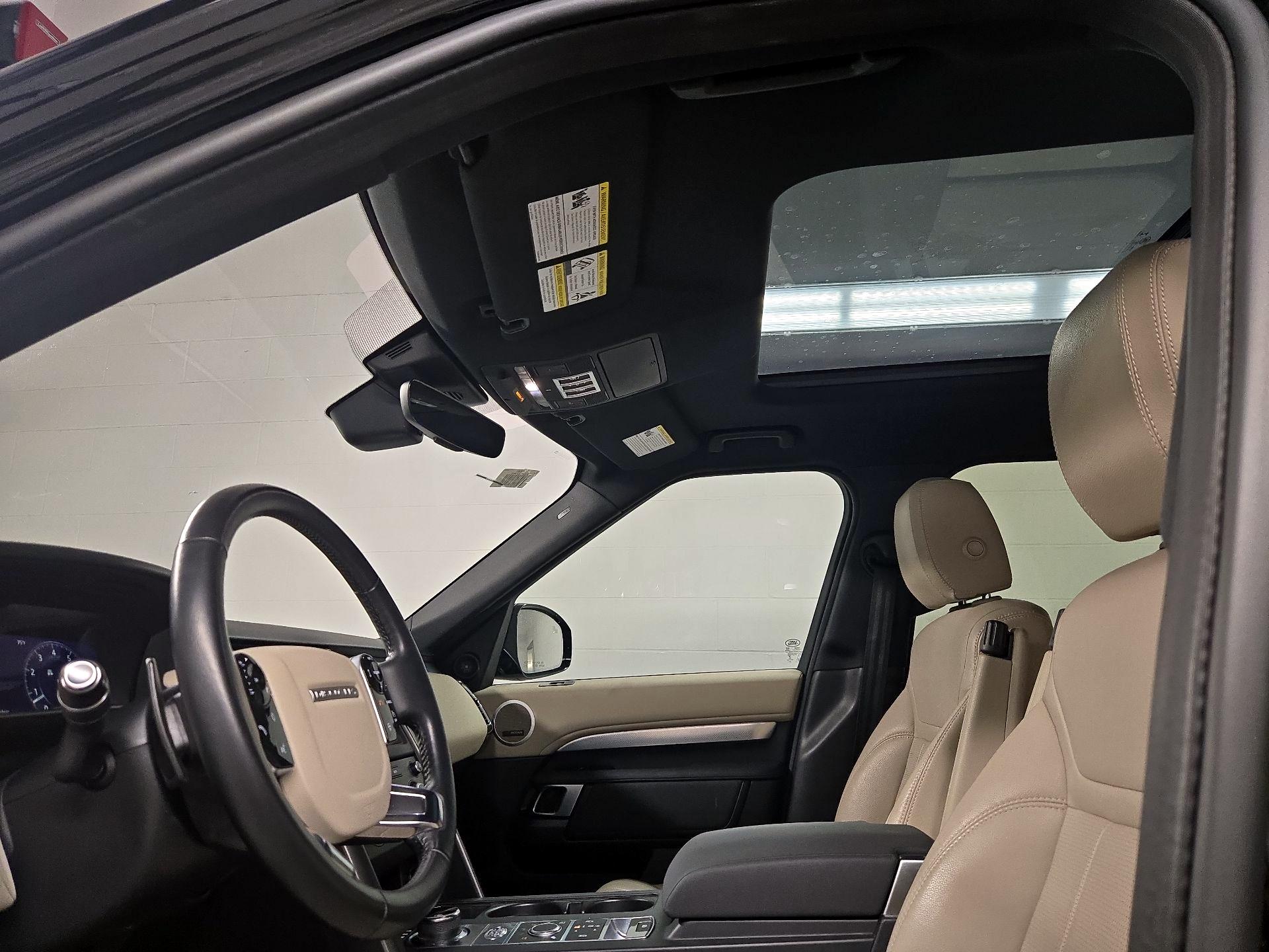 Thumbnail: 2020 Land Rover Discovery - 20