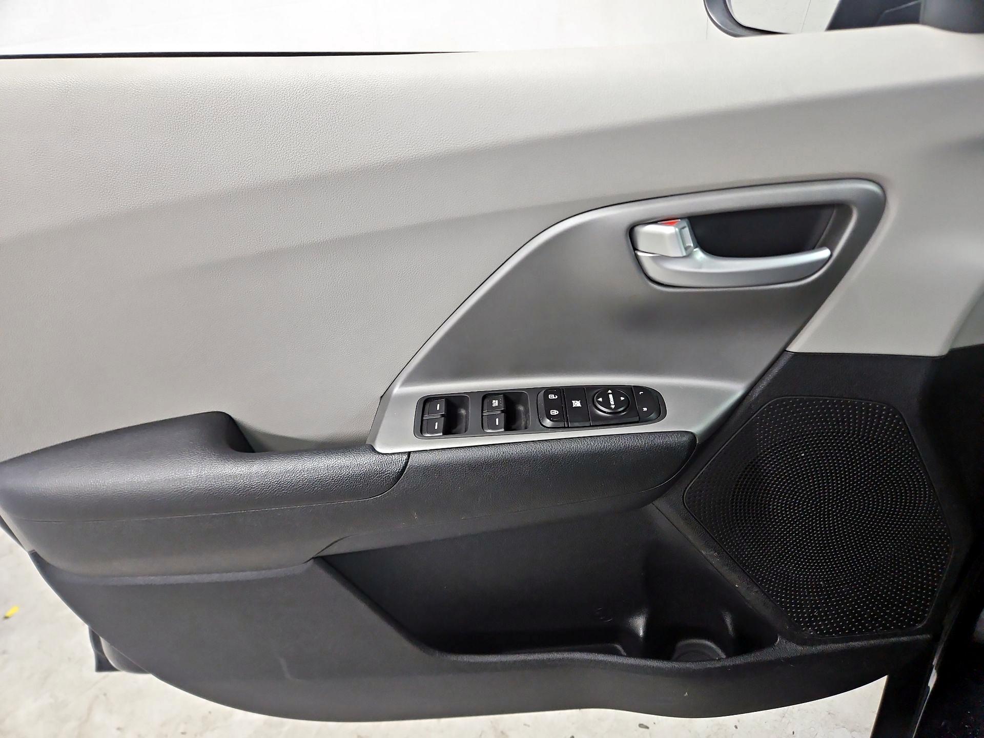 Thumbnail: 2019 Kia Niro - 12