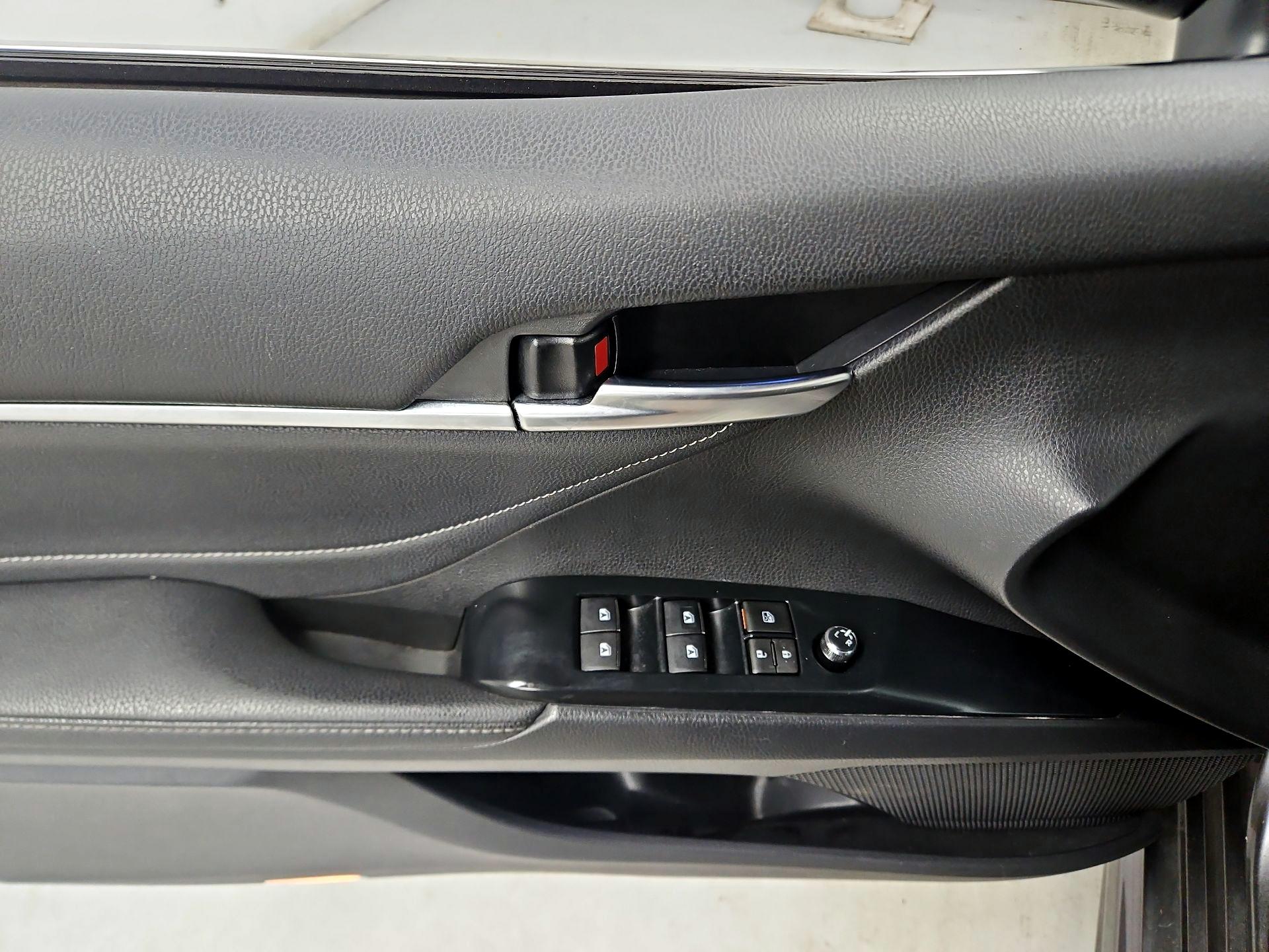 Thumbnail: 2018 Toyota Camry - 12