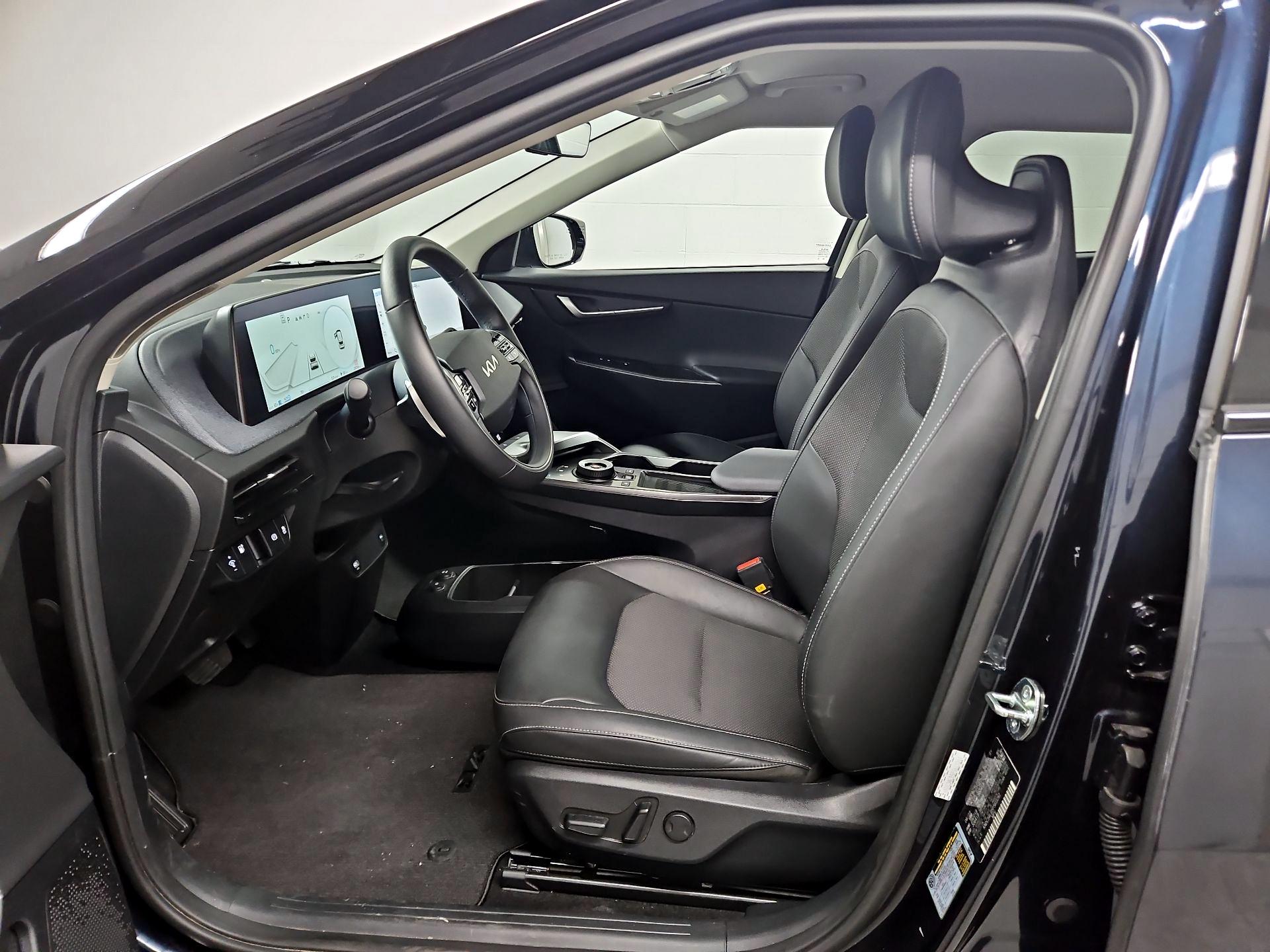 Thumbnail: 2023 Kia EV6 - 11