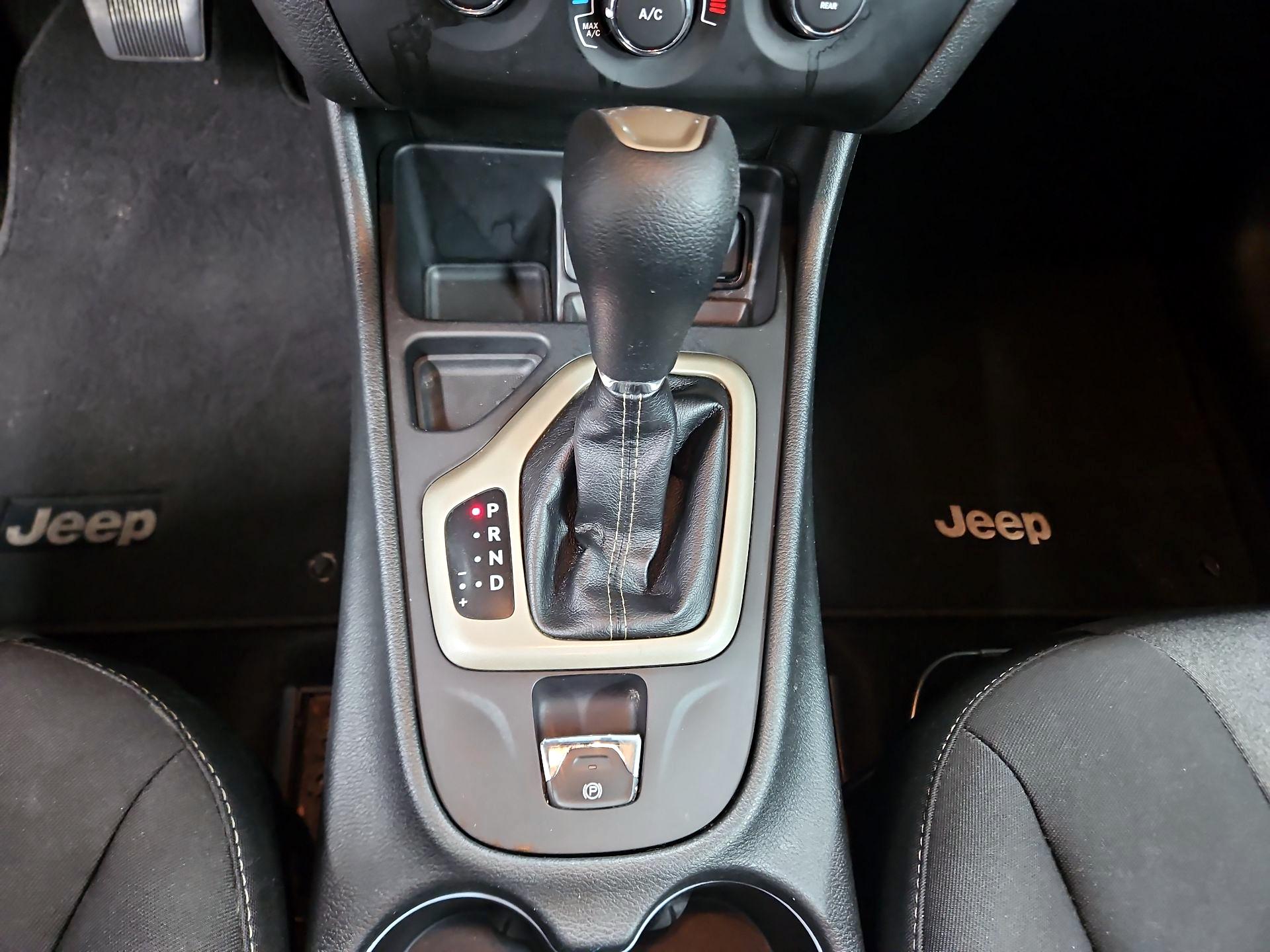 Thumbnail: 2015 Jeep Cherokee - 16