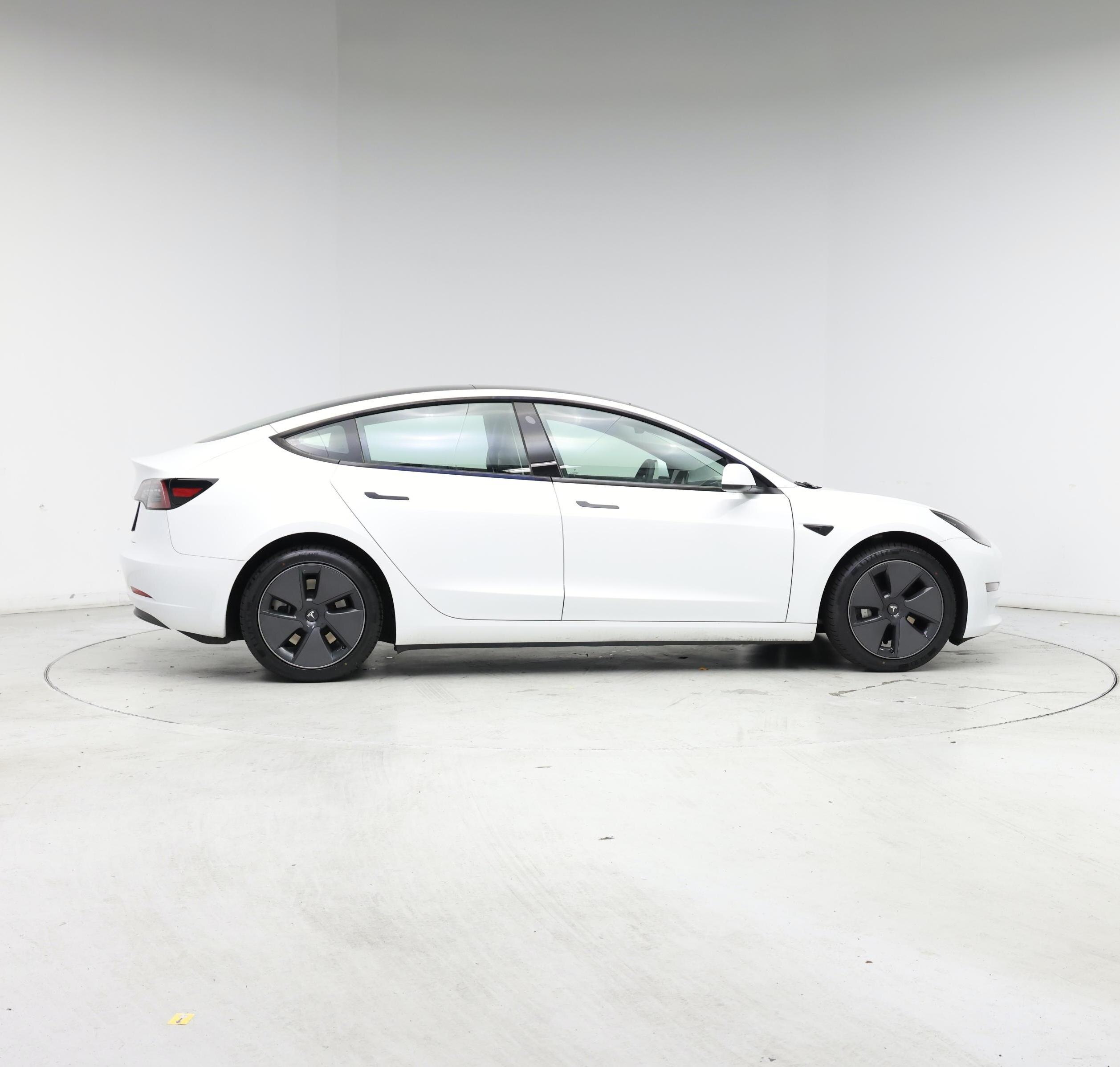 Thumbnail: 2023 Tesla Model 3 - 7