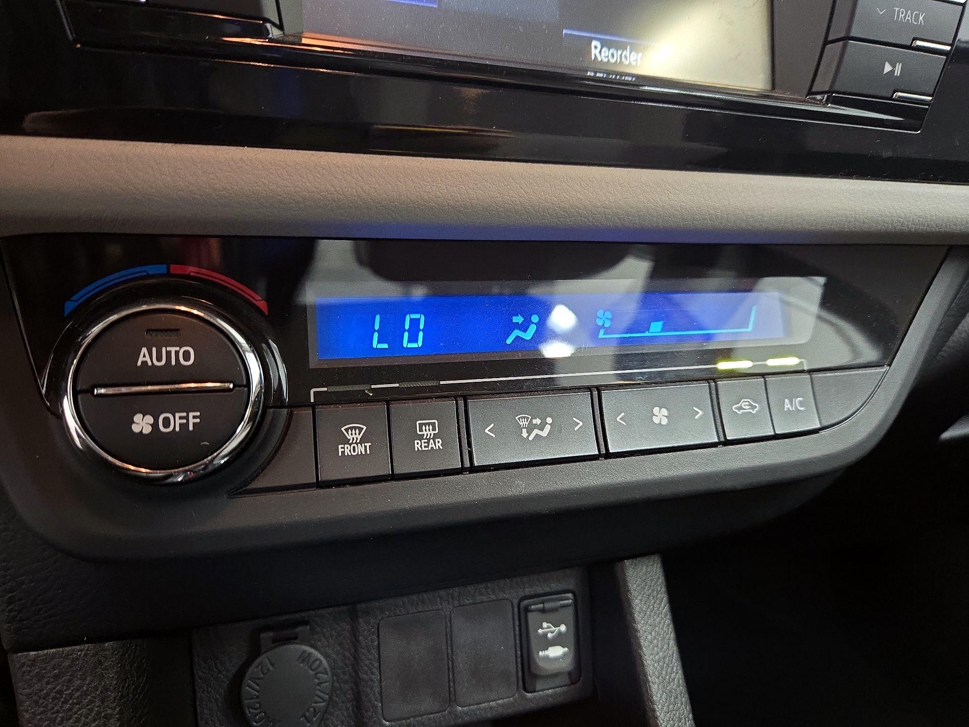 Thumbnail: 2015 Toyota Corolla - 16