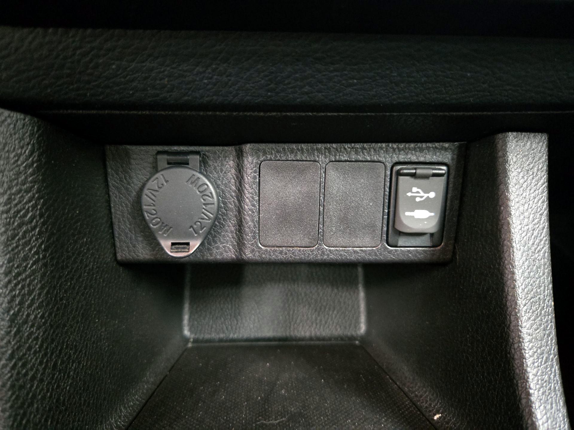 Thumbnail: 2015 Toyota Corolla - 18