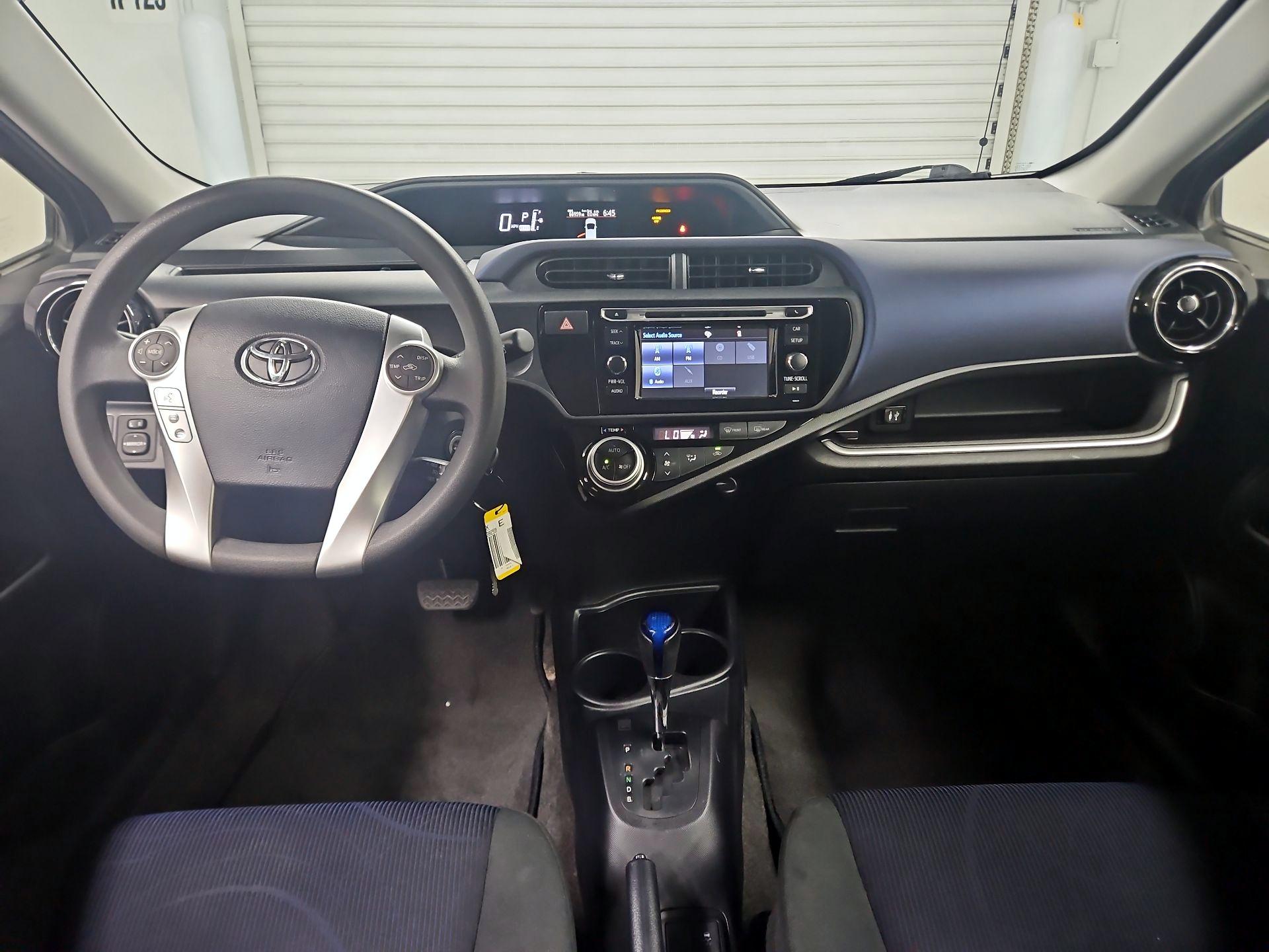 Thumbnail: 2016 Toyota Prius c - 9