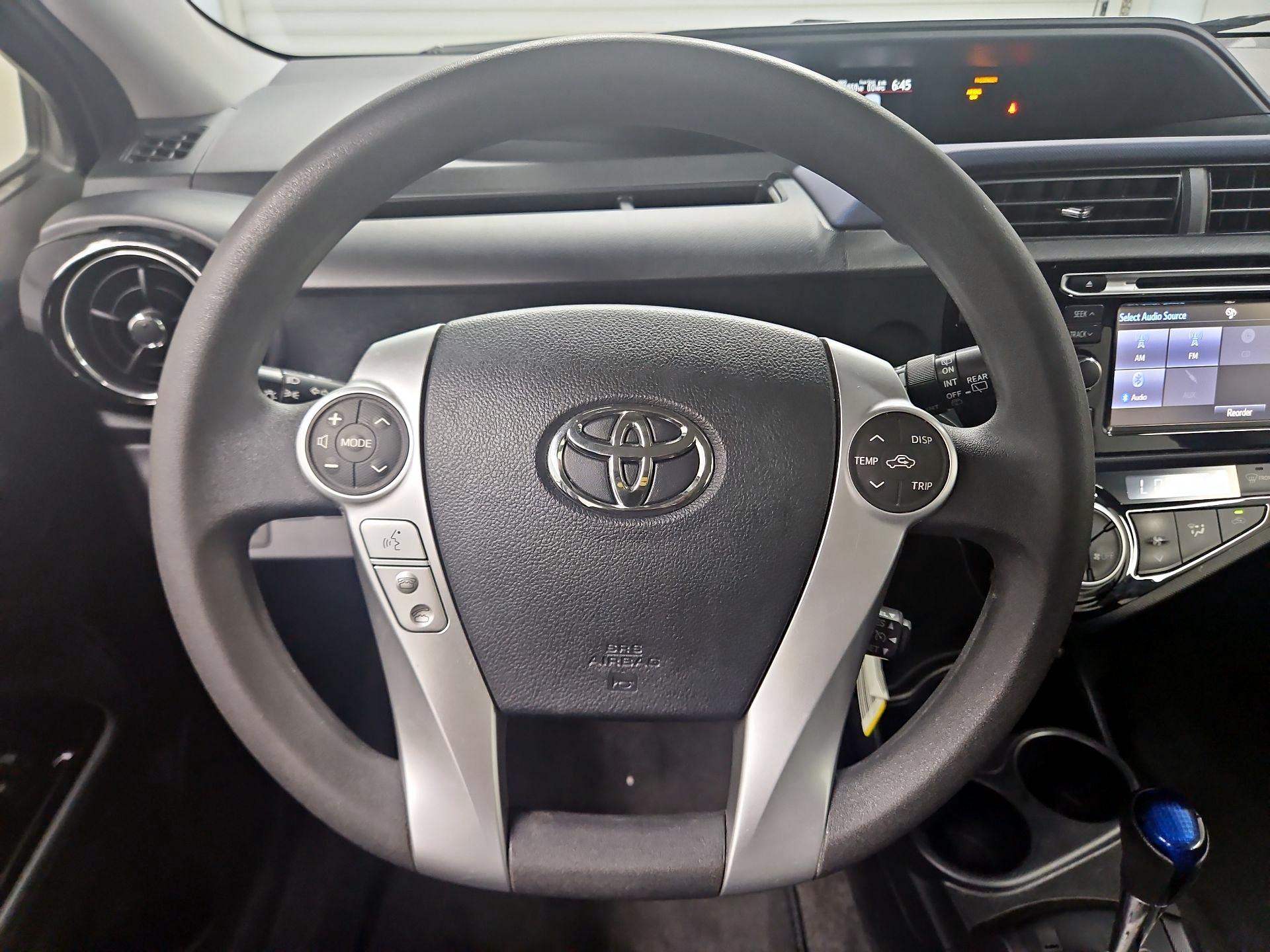 Thumbnail: 2016 Toyota Prius c - 10