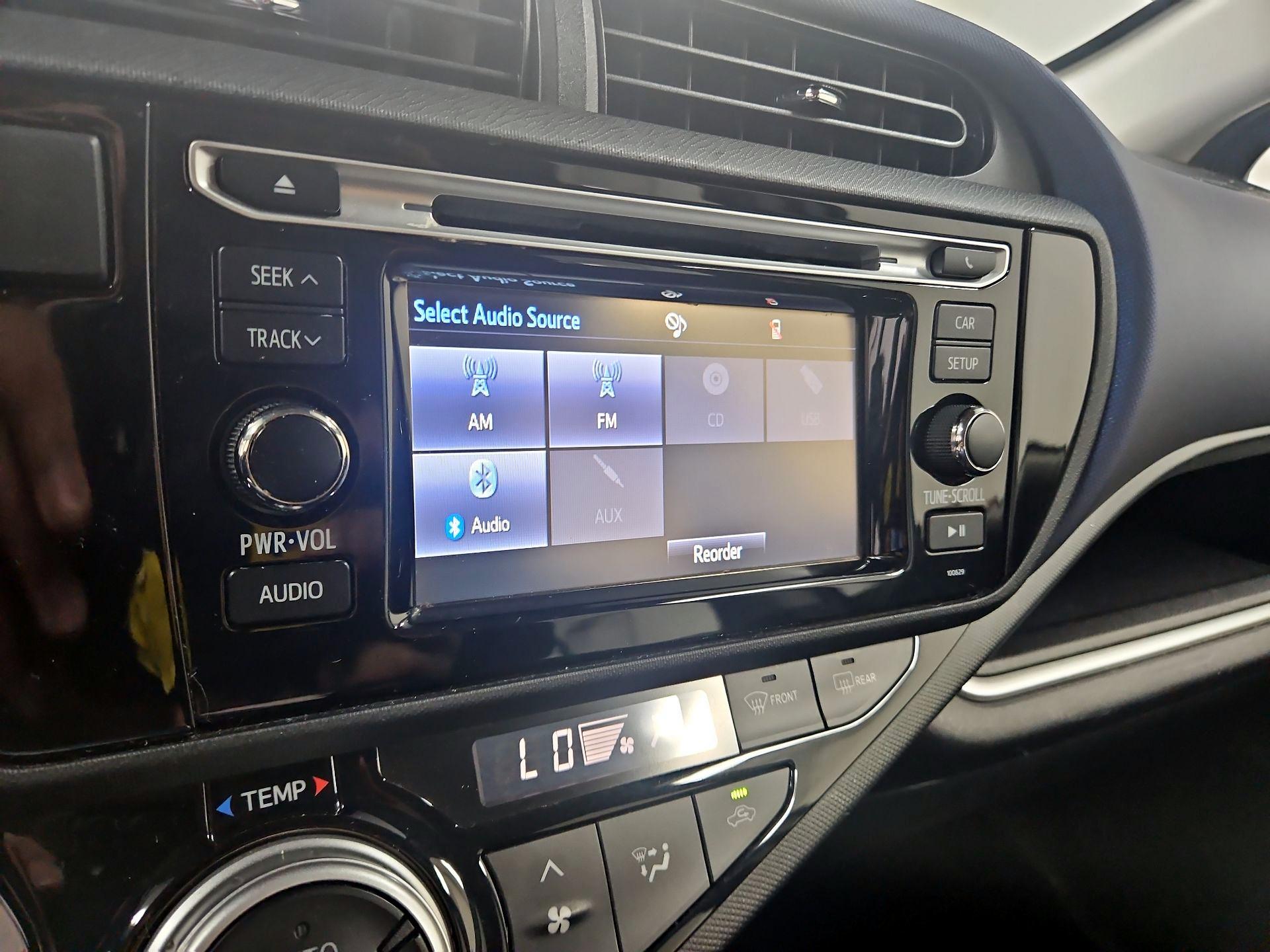 Thumbnail: 2016 Toyota Prius c - 14