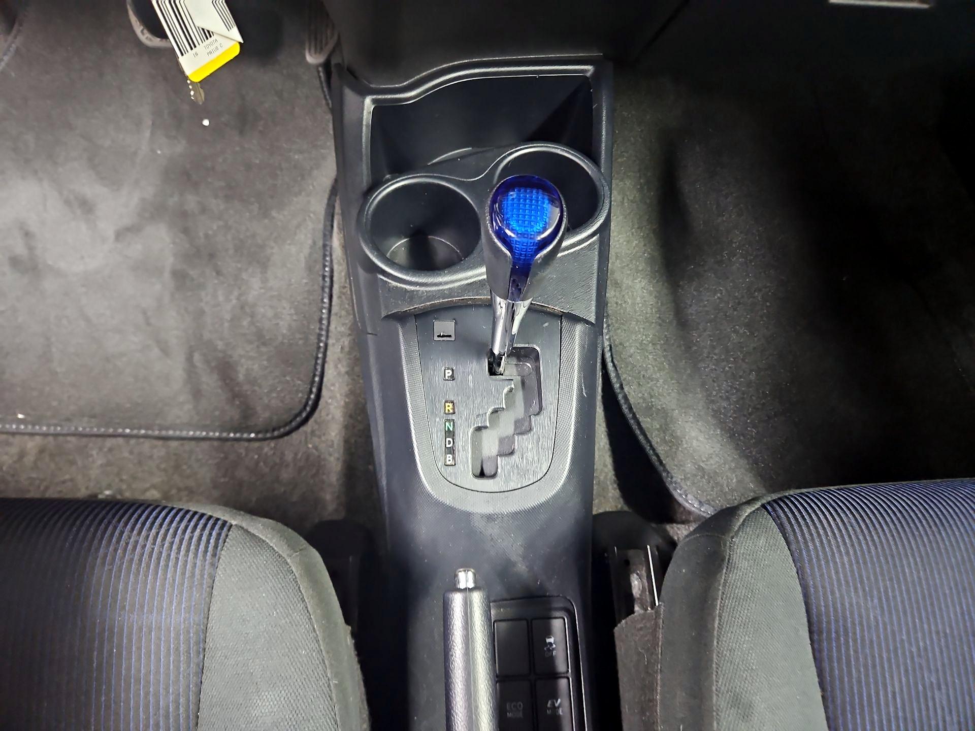 Thumbnail: 2016 Toyota Prius c - 16
