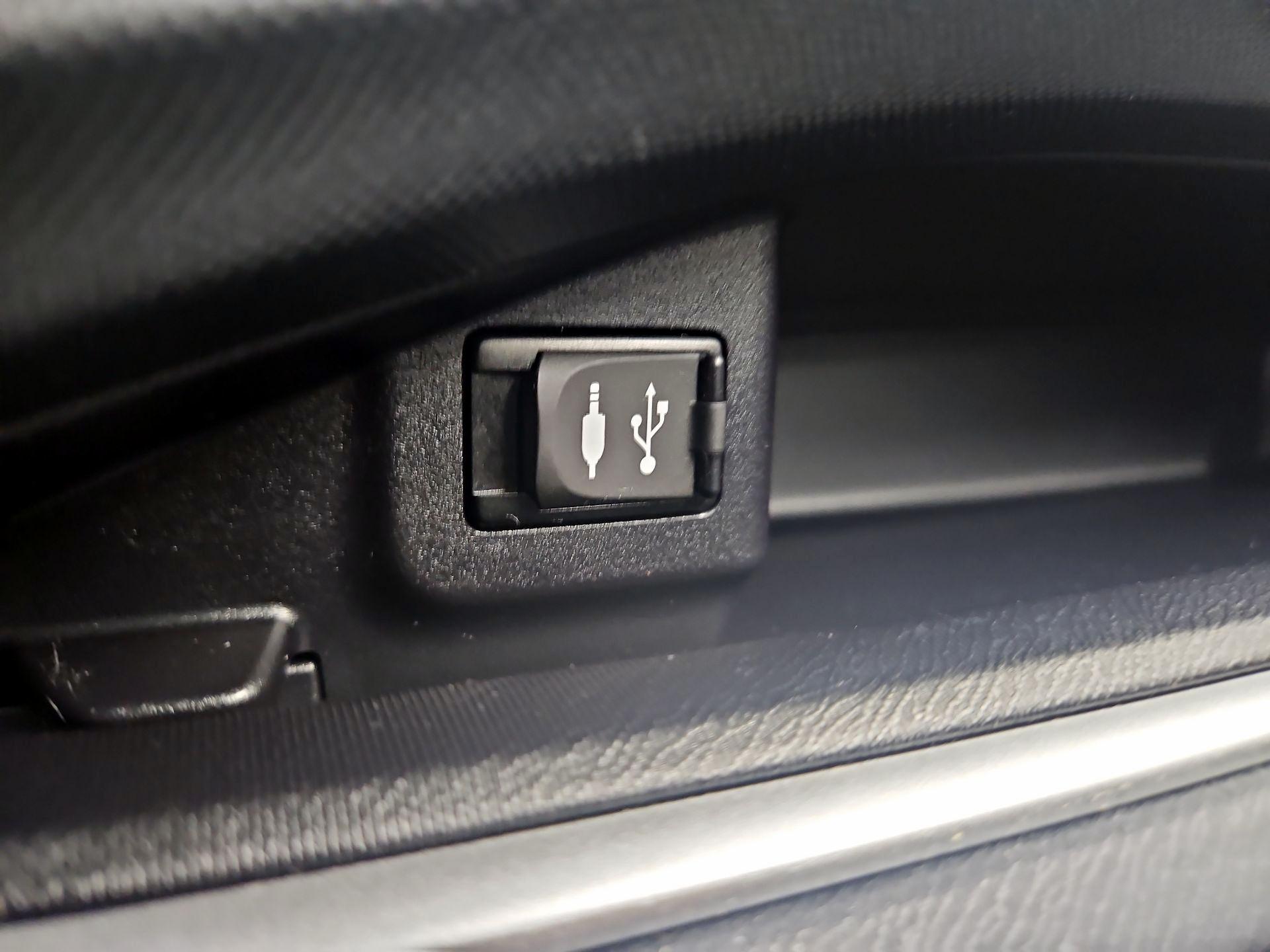 Thumbnail: 2016 Toyota Prius c - 17