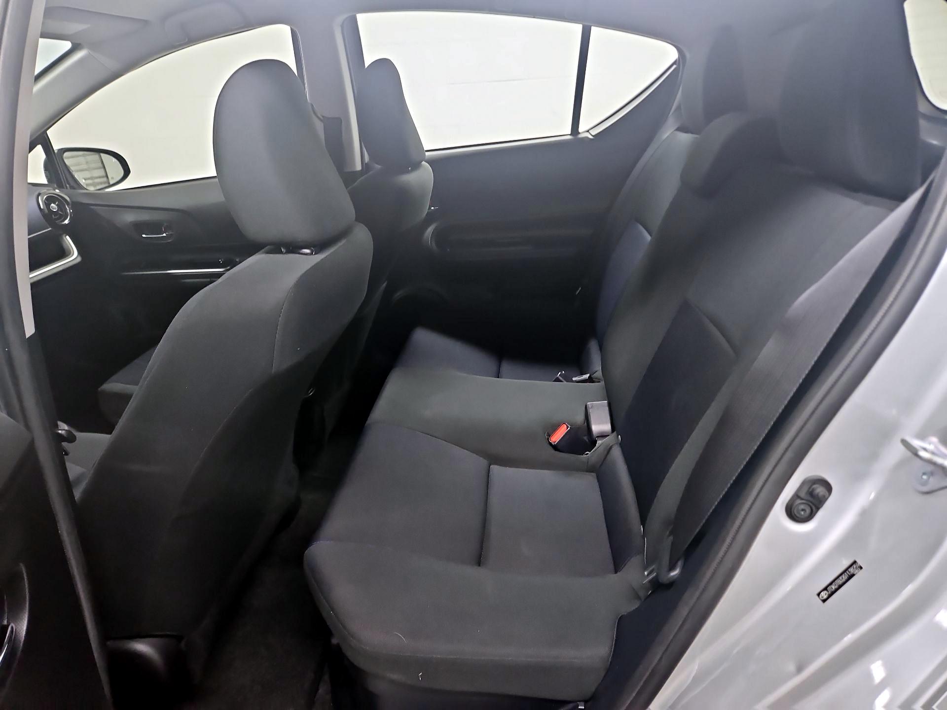 Thumbnail: 2016 Toyota Prius c - 18