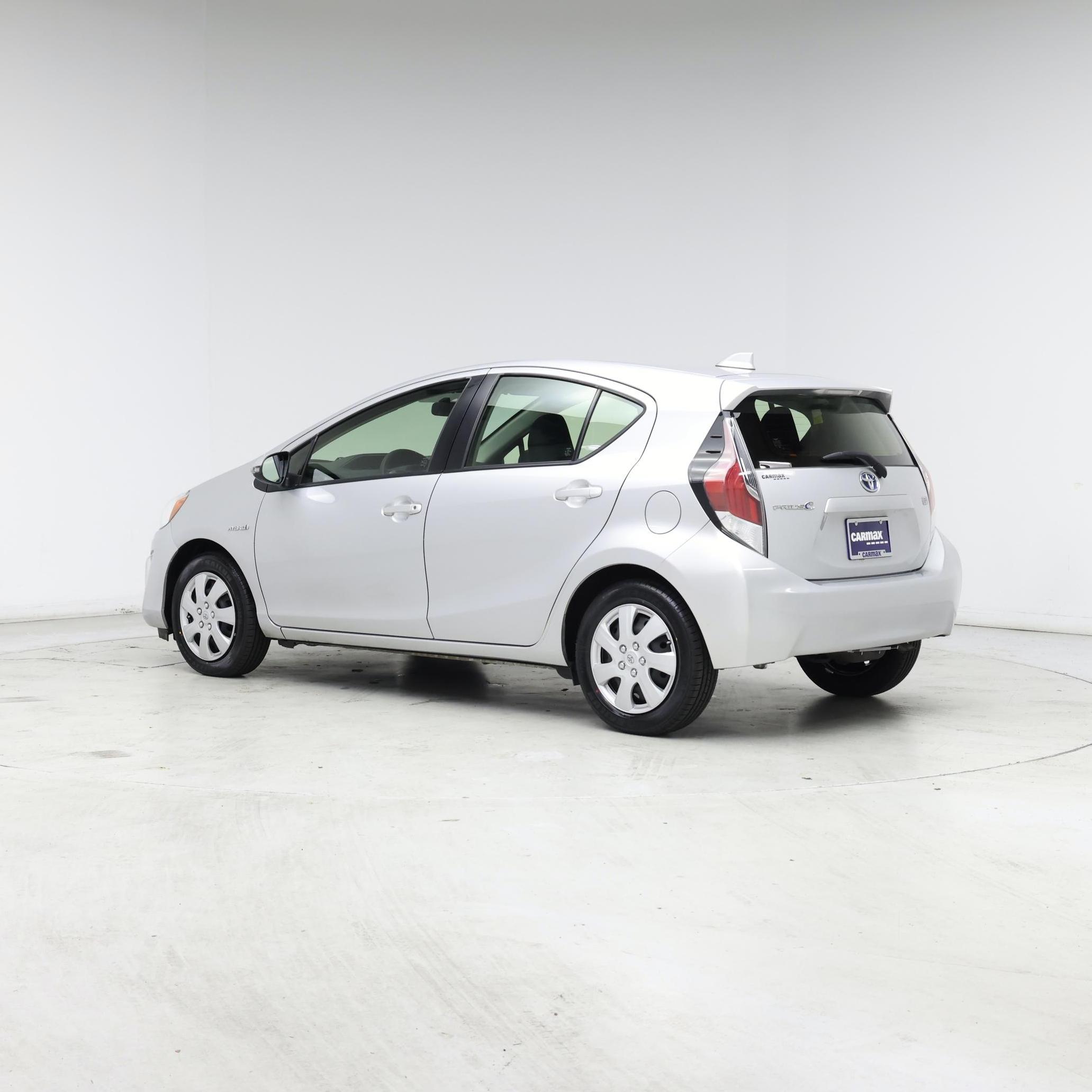 Thumbnail: 2016 Toyota Prius c - 2