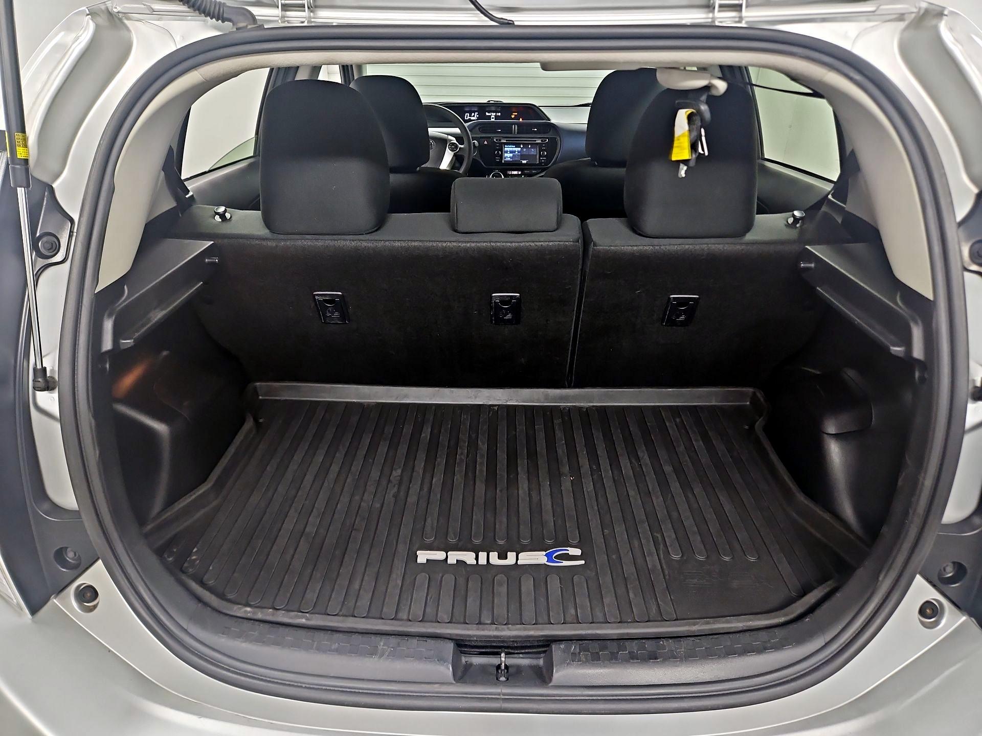 Thumbnail: 2016 Toyota Prius c - 19