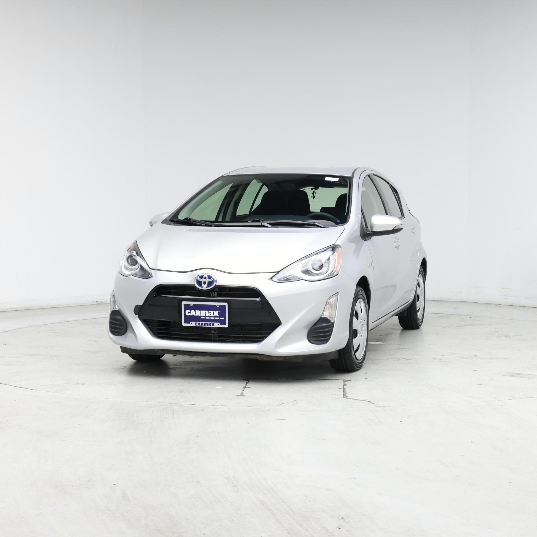 Thumbnail: 2016 Toyota Prius c - 4