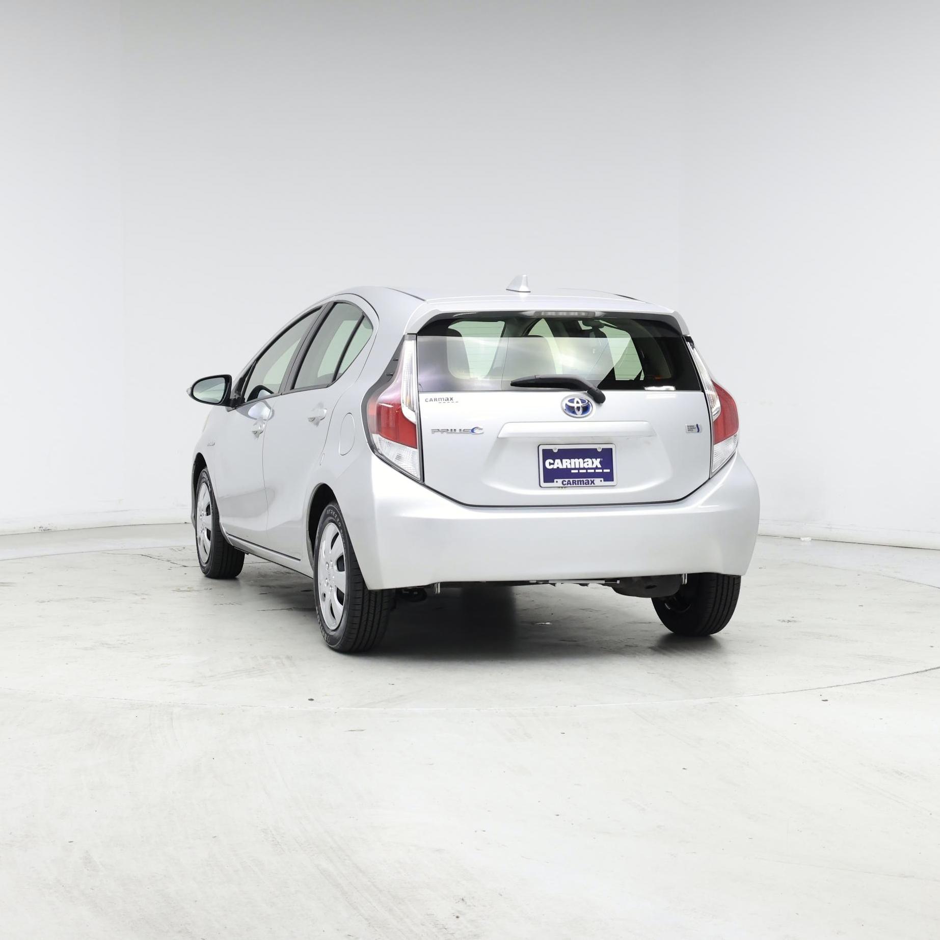 Thumbnail: 2016 Toyota Prius c - 6