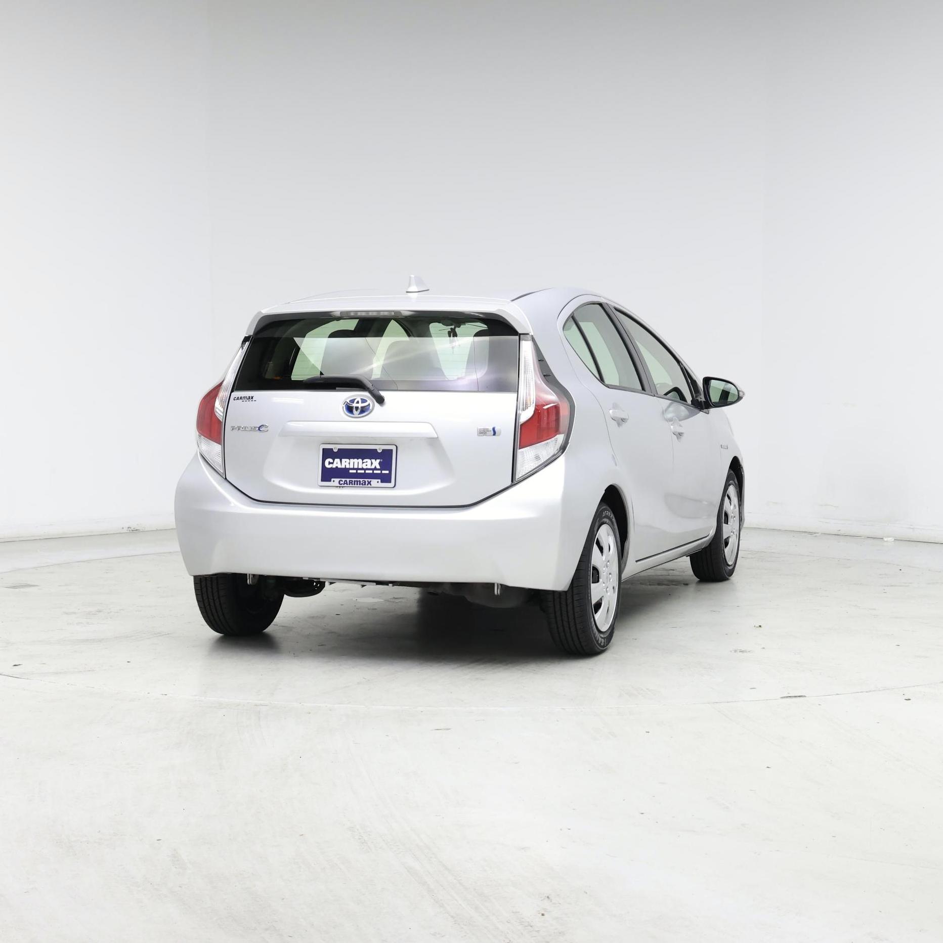 Thumbnail: 2016 Toyota Prius c - 8